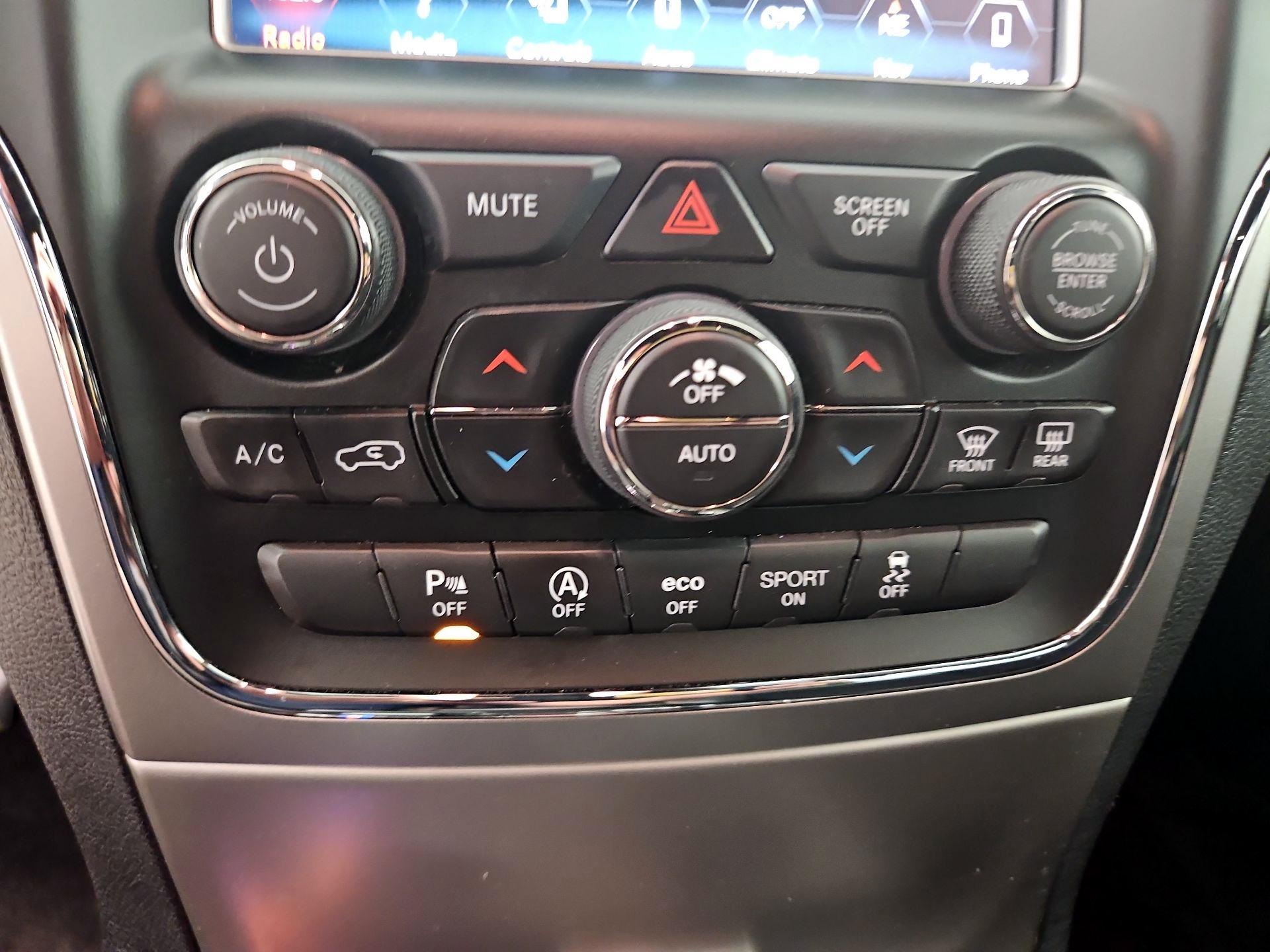 Thumbnail: 2018 Jeep Grand Cherokee - 17