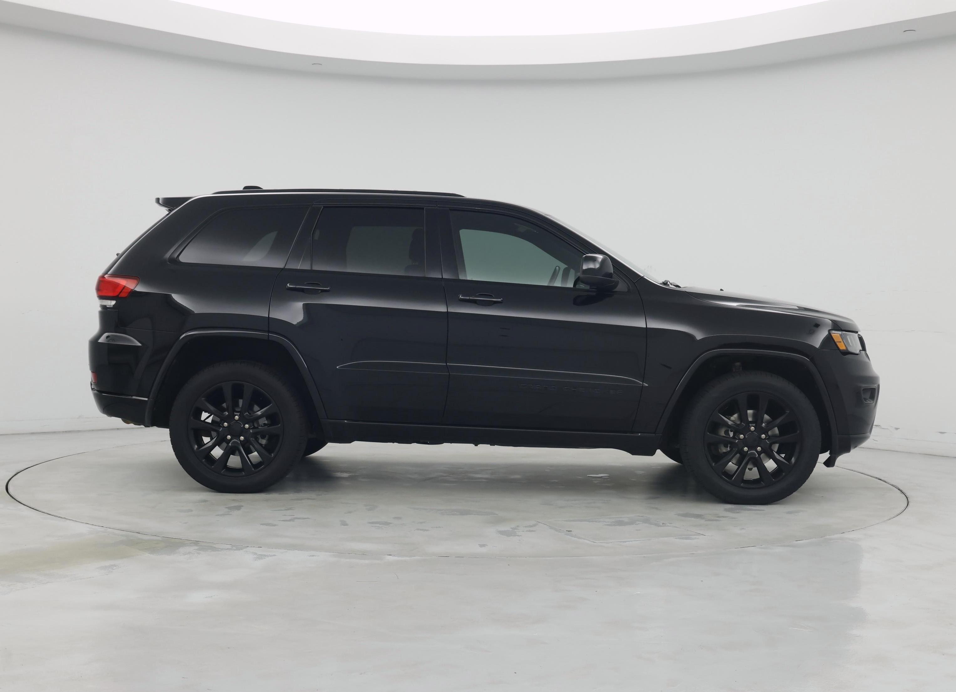 Thumbnail: 2018 Jeep Grand Cherokee - 7