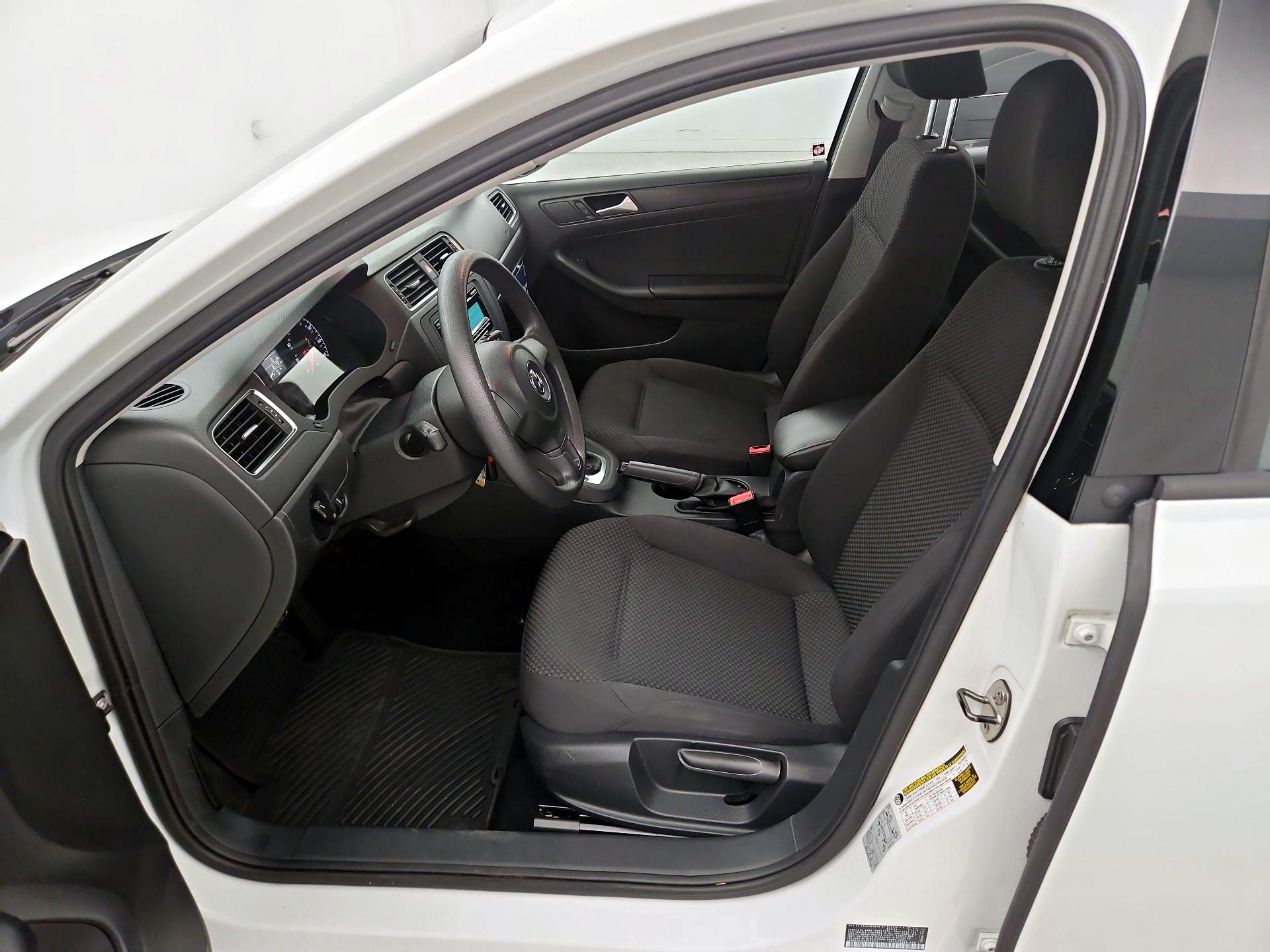 Thumbnail: 2014 Volkswagen Jetta - 11
