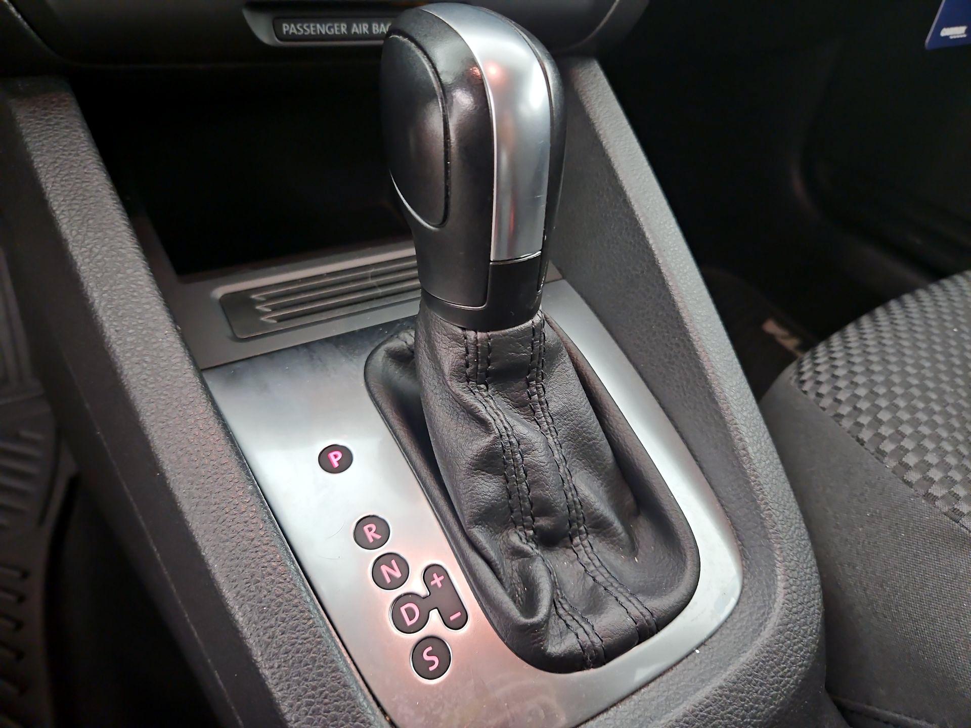 Thumbnail: 2014 Volkswagen Jetta - 15