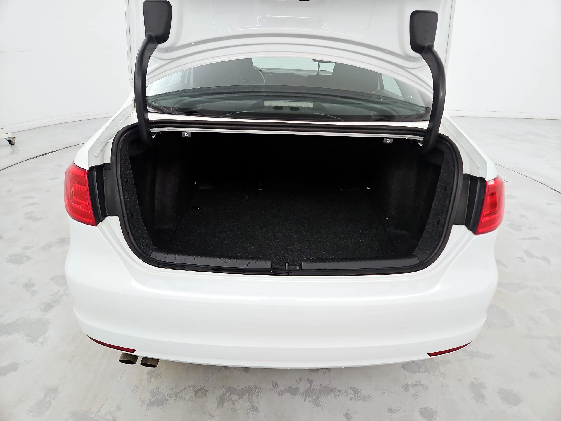 Thumbnail: 2014 Volkswagen Jetta - 17