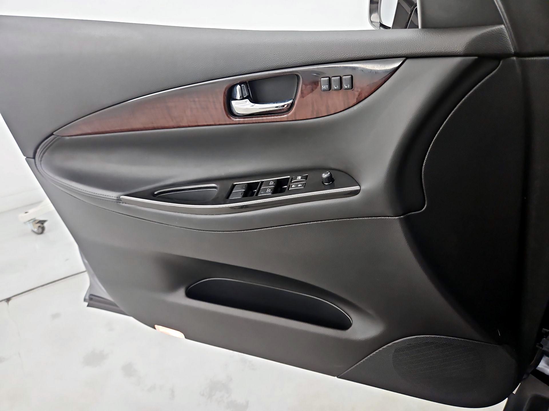 Thumbnail: 2017 INFINITI QX50 - 12