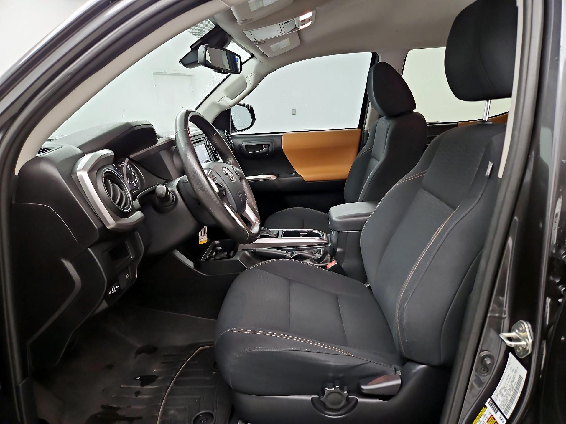 Thumbnail: 2019 Toyota Tacoma - 11