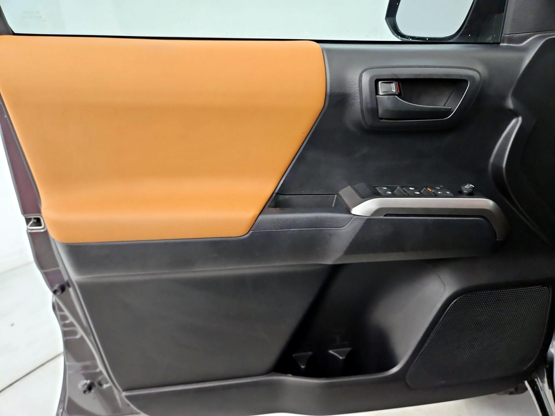 Thumbnail: 2019 Toyota Tacoma - 12