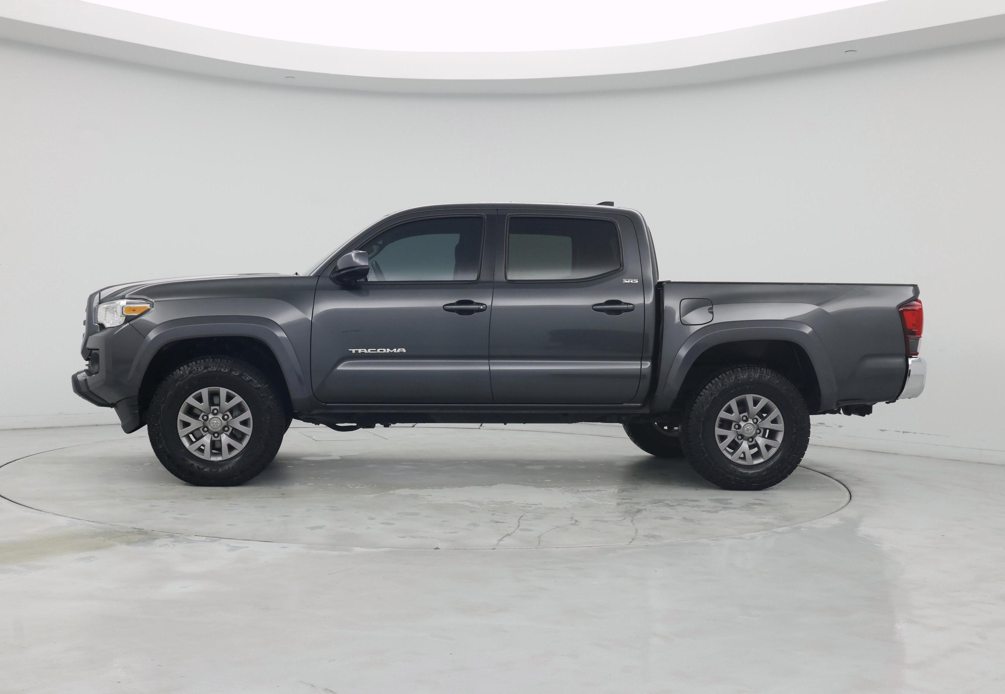Thumbnail: 2019 Toyota Tacoma - 3