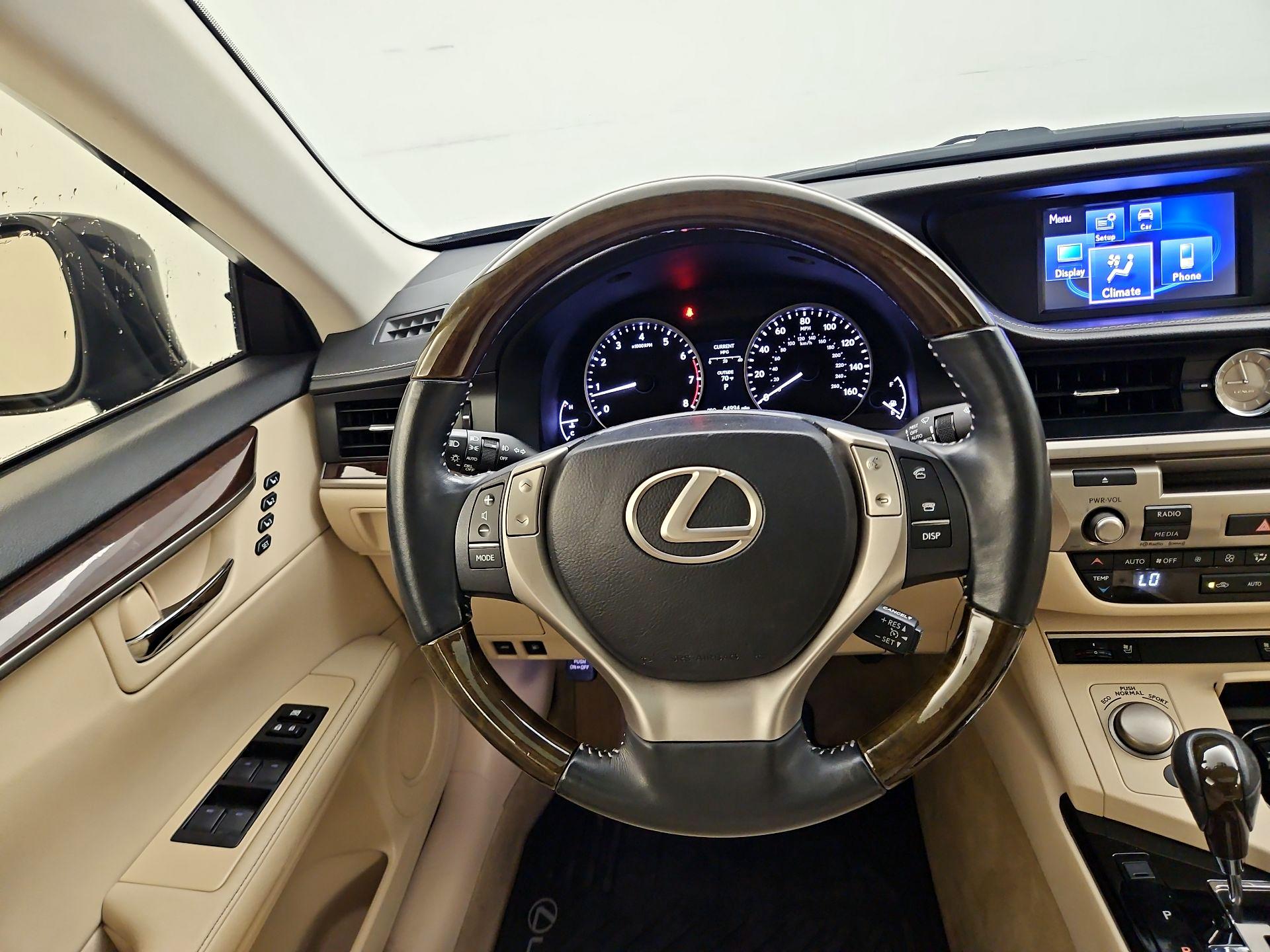 Thumbnail: 2014 Lexus ES - 10