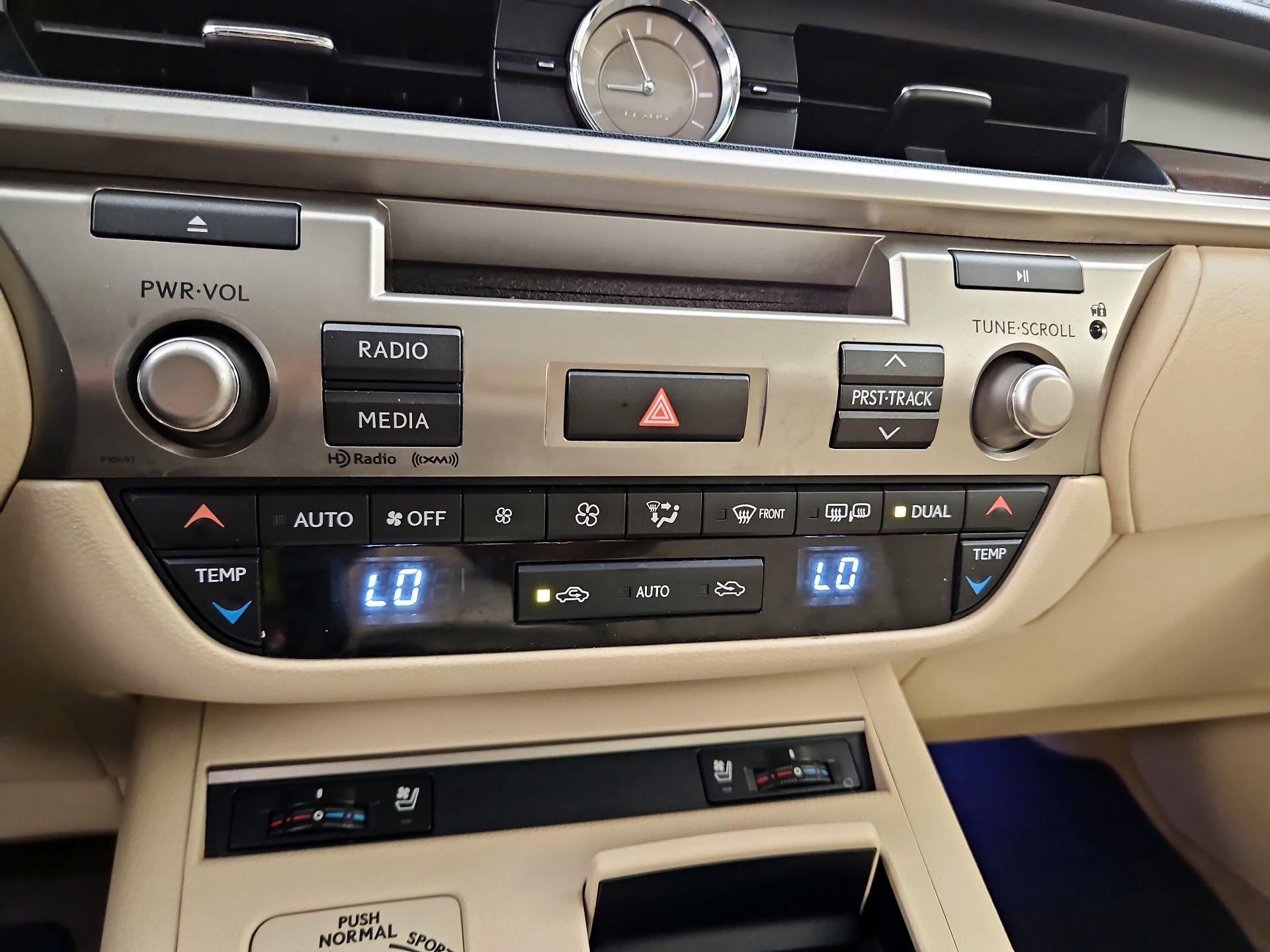 Thumbnail: 2014 Lexus ES - 16