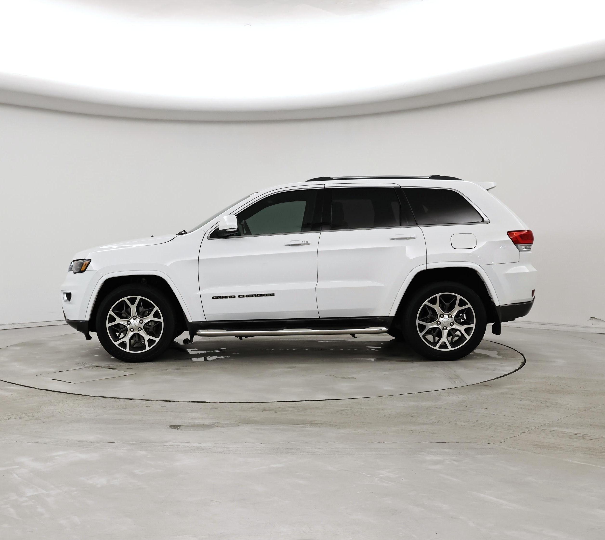Thumbnail: 2018 Jeep Grand Cherokee - 3