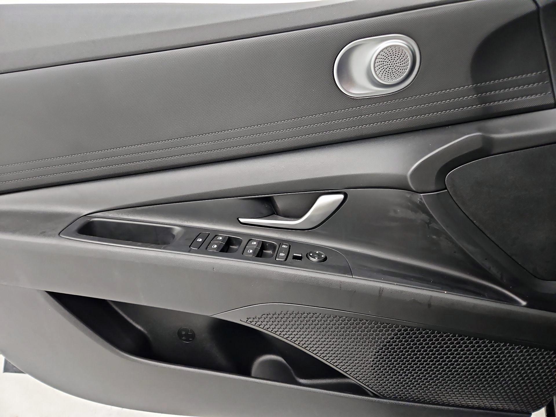 Thumbnail: 2021 Hyundai Elantra - 12