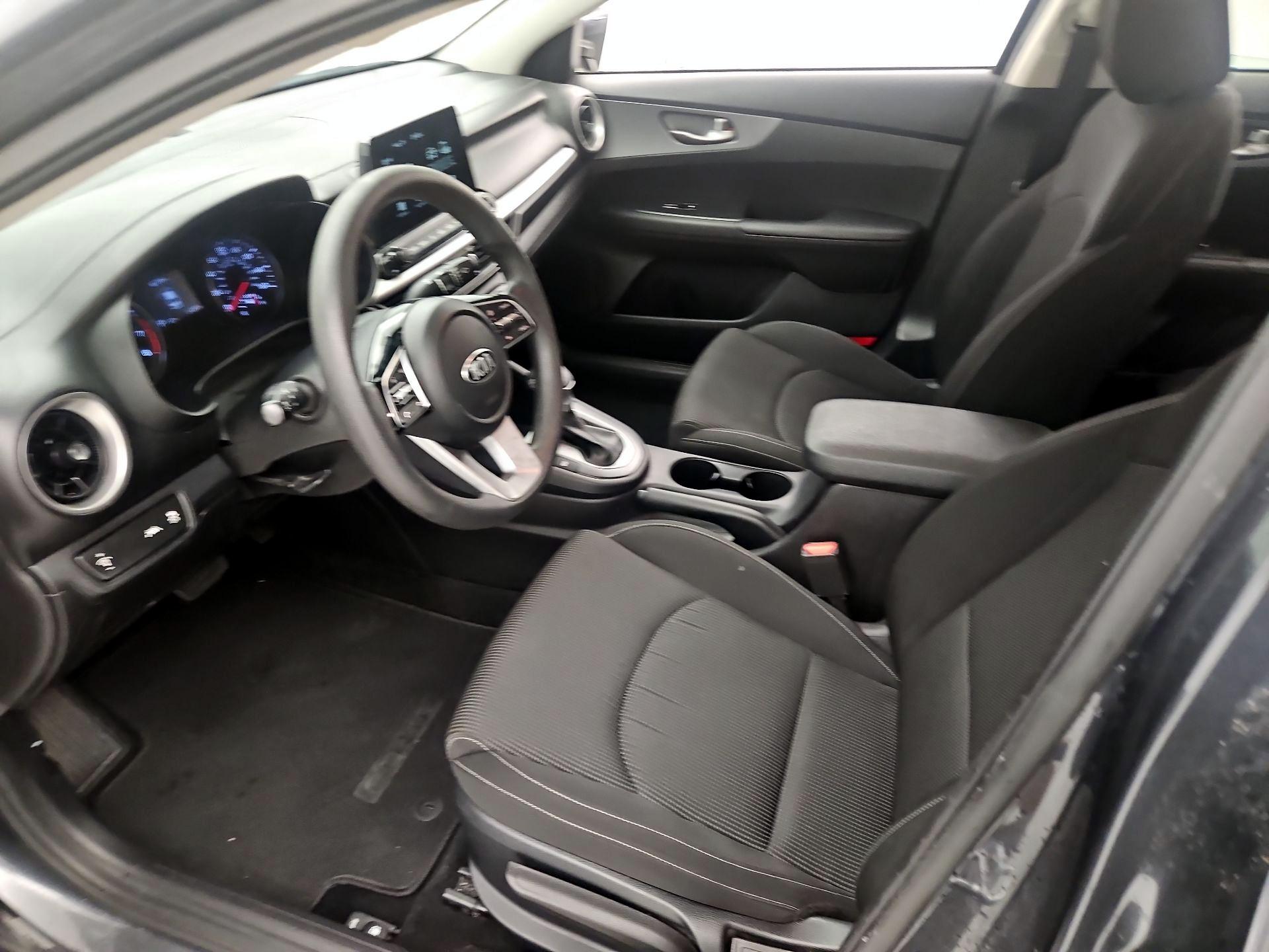 Thumbnail: 2021 Kia Forte - 11