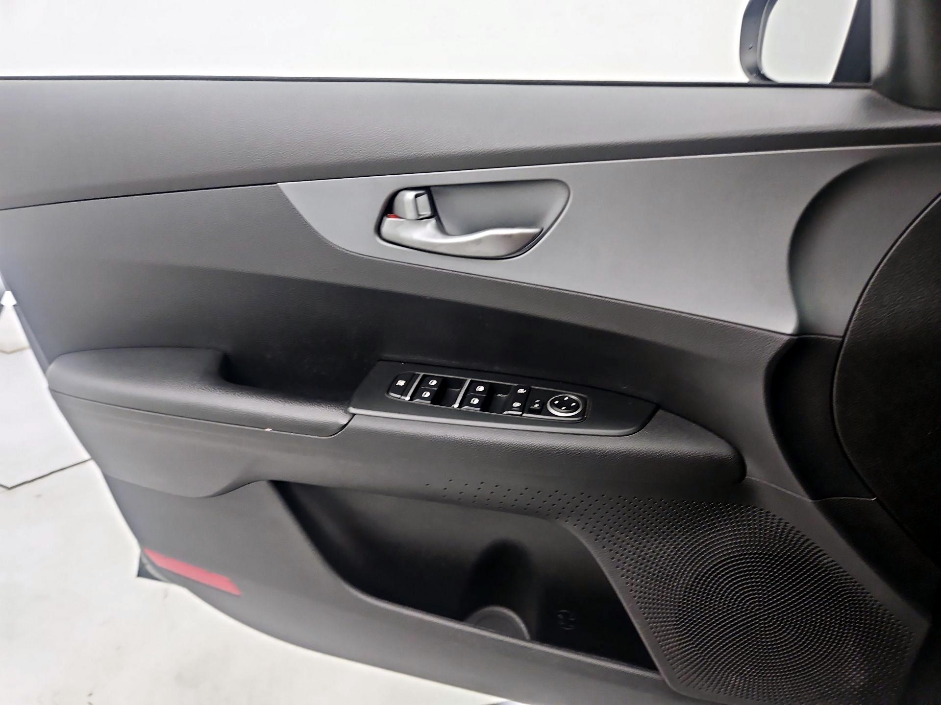 Thumbnail: 2021 Kia Forte - 12