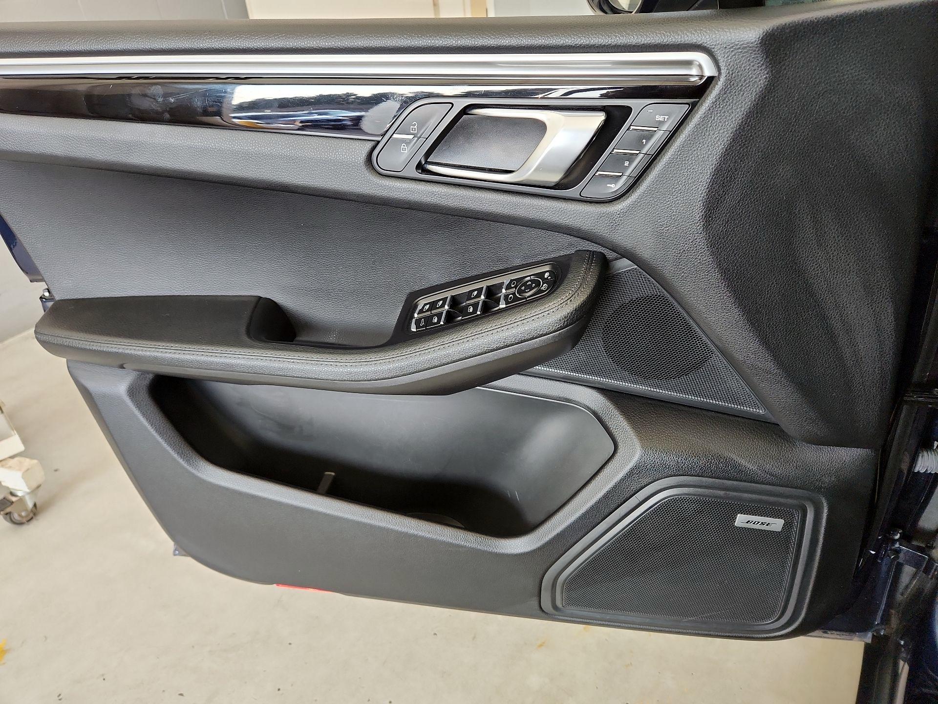 Thumbnail: 2021 Porsche Macan - 12