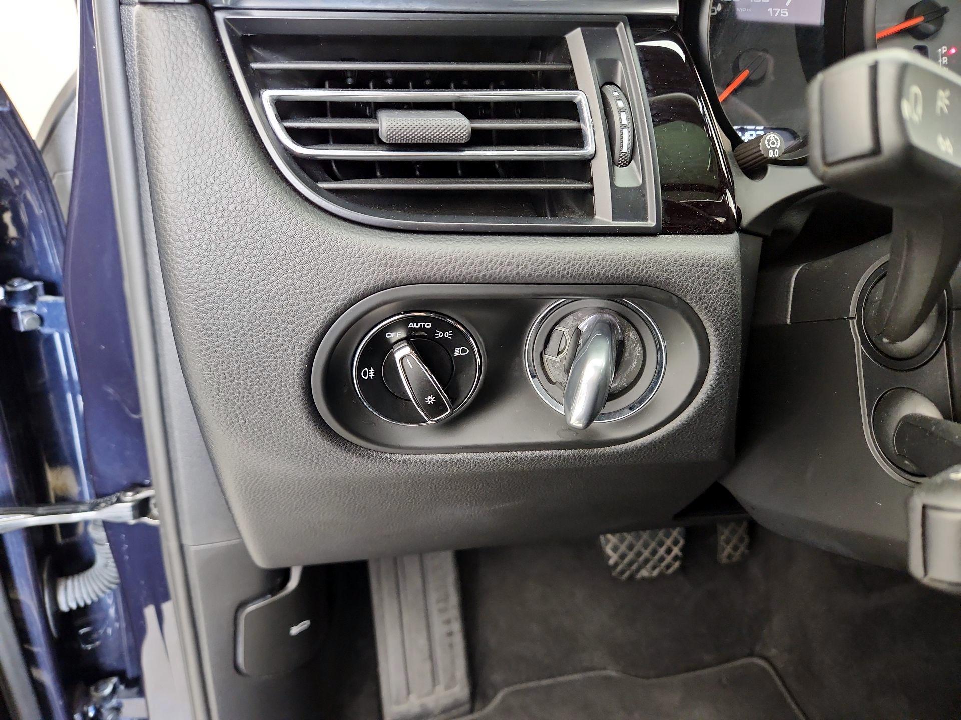 Thumbnail: 2021 Porsche Macan - 13