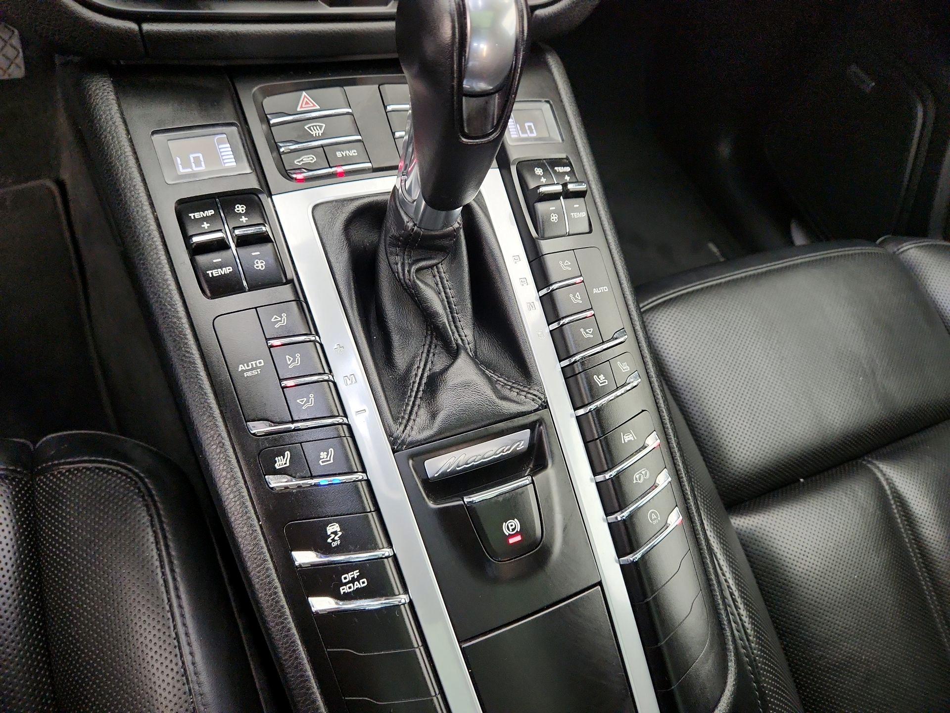 Thumbnail: 2021 Porsche Macan - 17