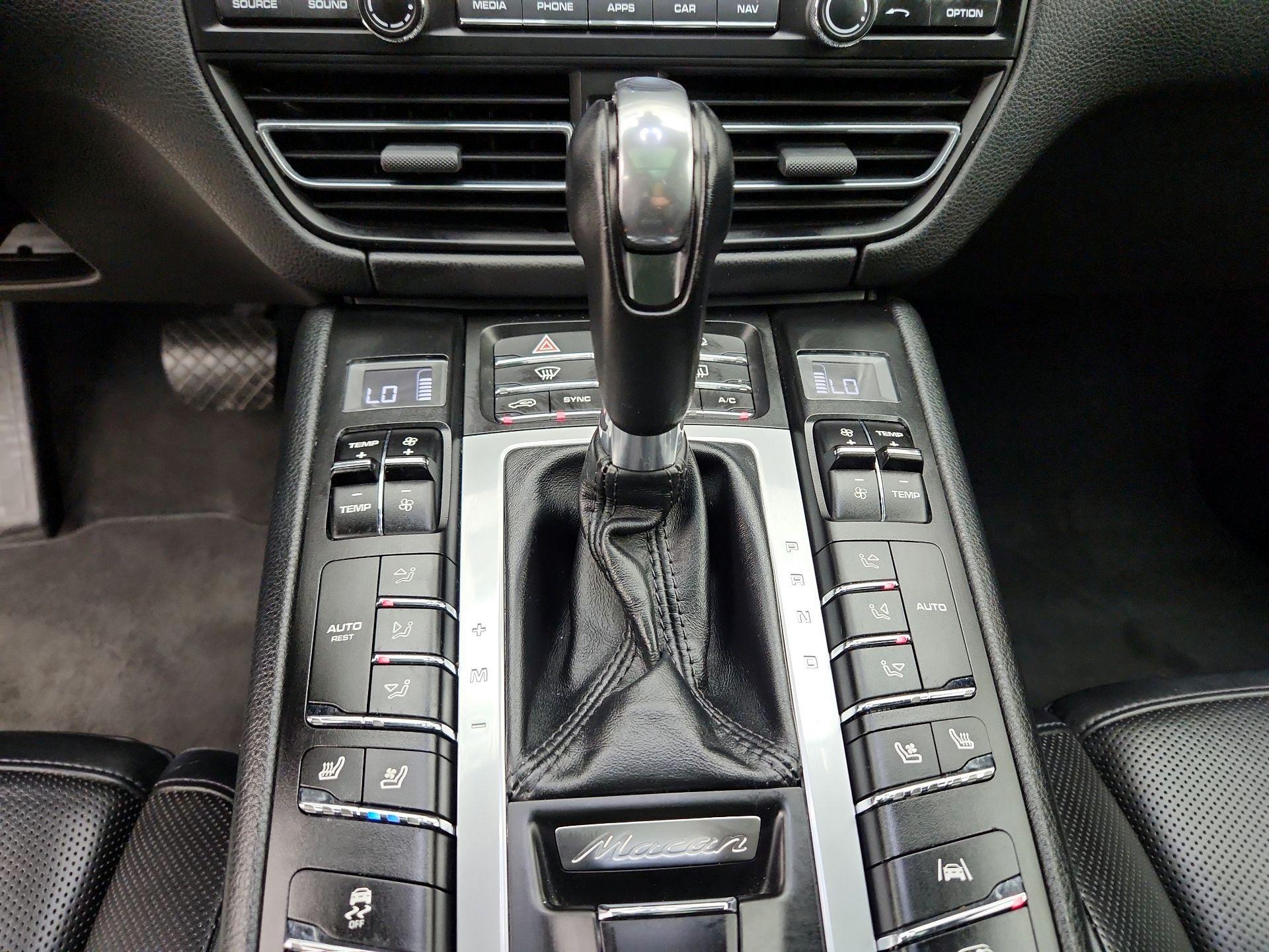 Thumbnail: 2021 Porsche Macan - 18