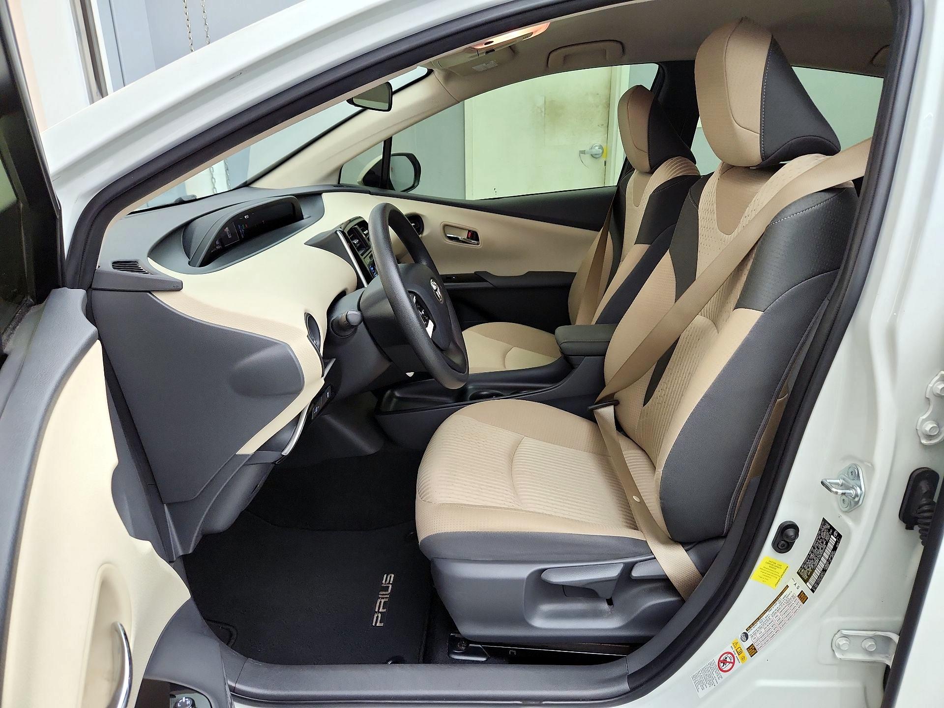 Thumbnail: 2016 Toyota Prius - 11