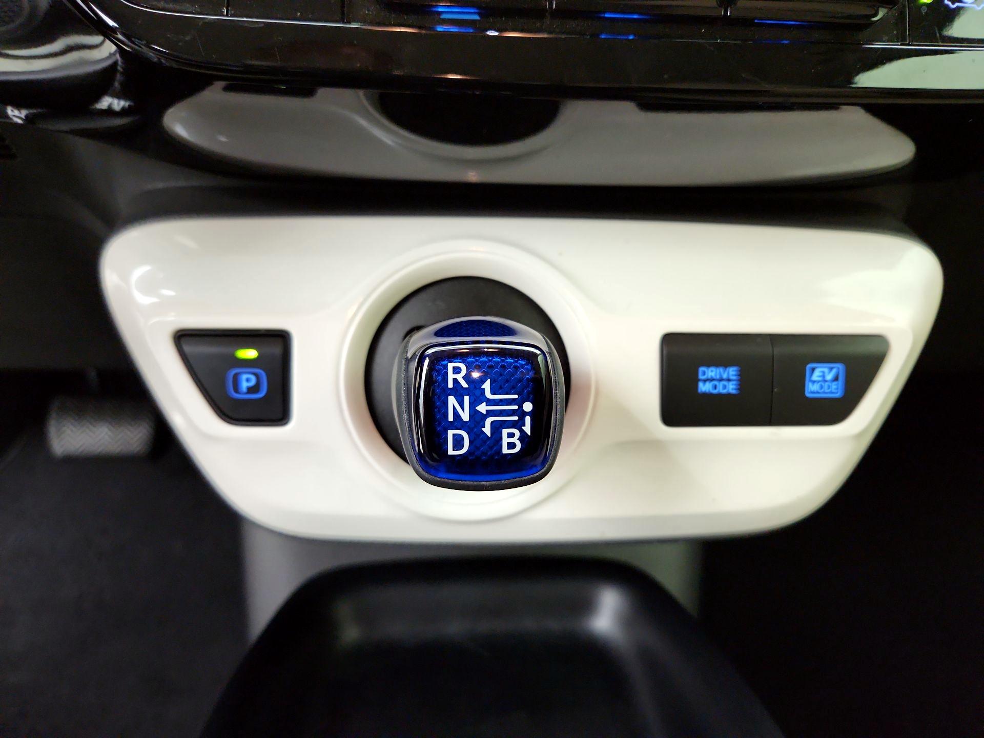 Thumbnail: 2016 Toyota Prius - 17