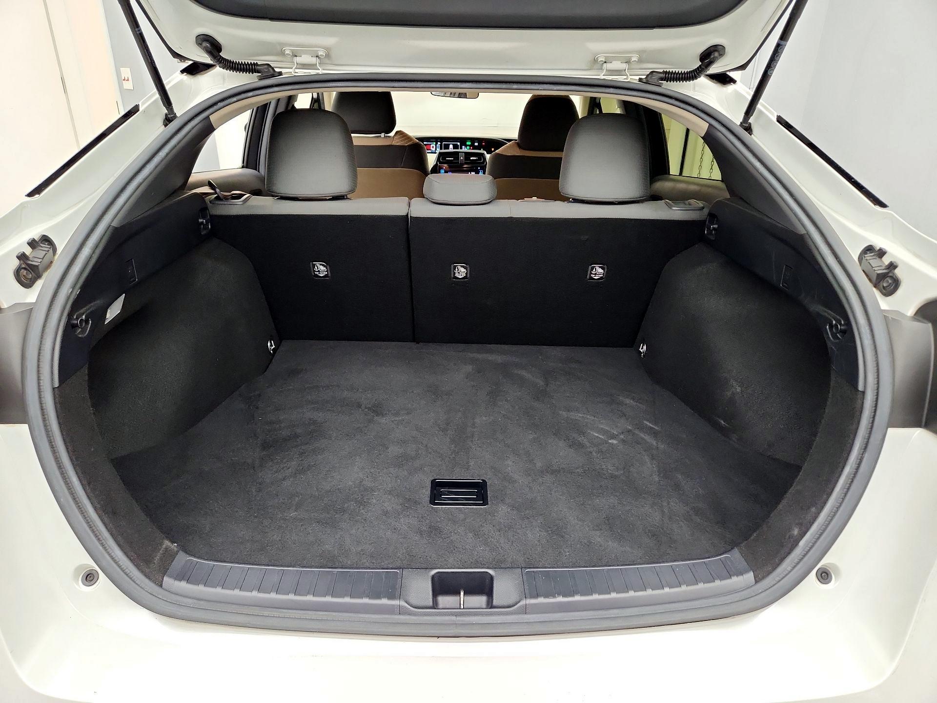 Thumbnail: 2016 Toyota Prius - 20