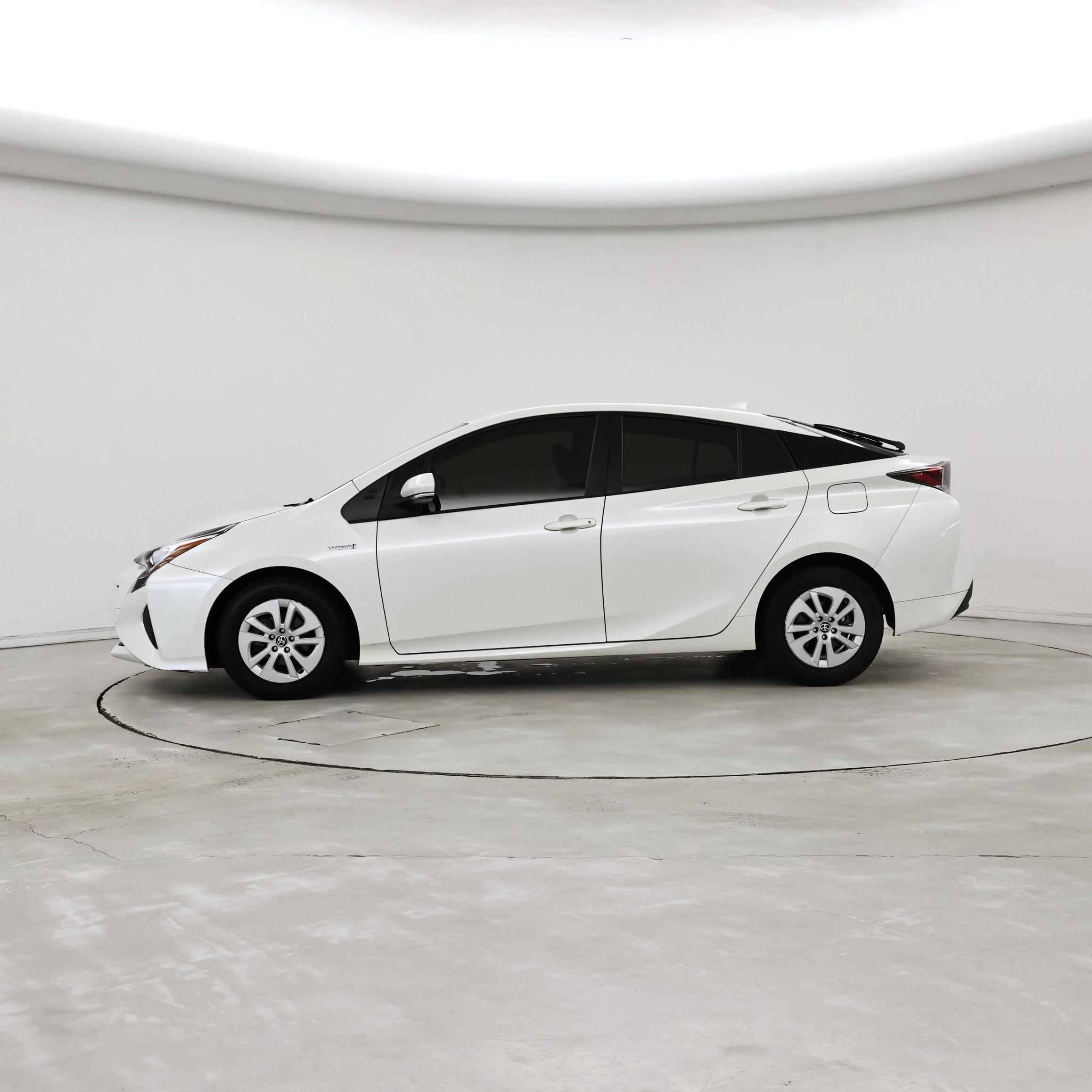 Thumbnail: 2016 Toyota Prius - 3