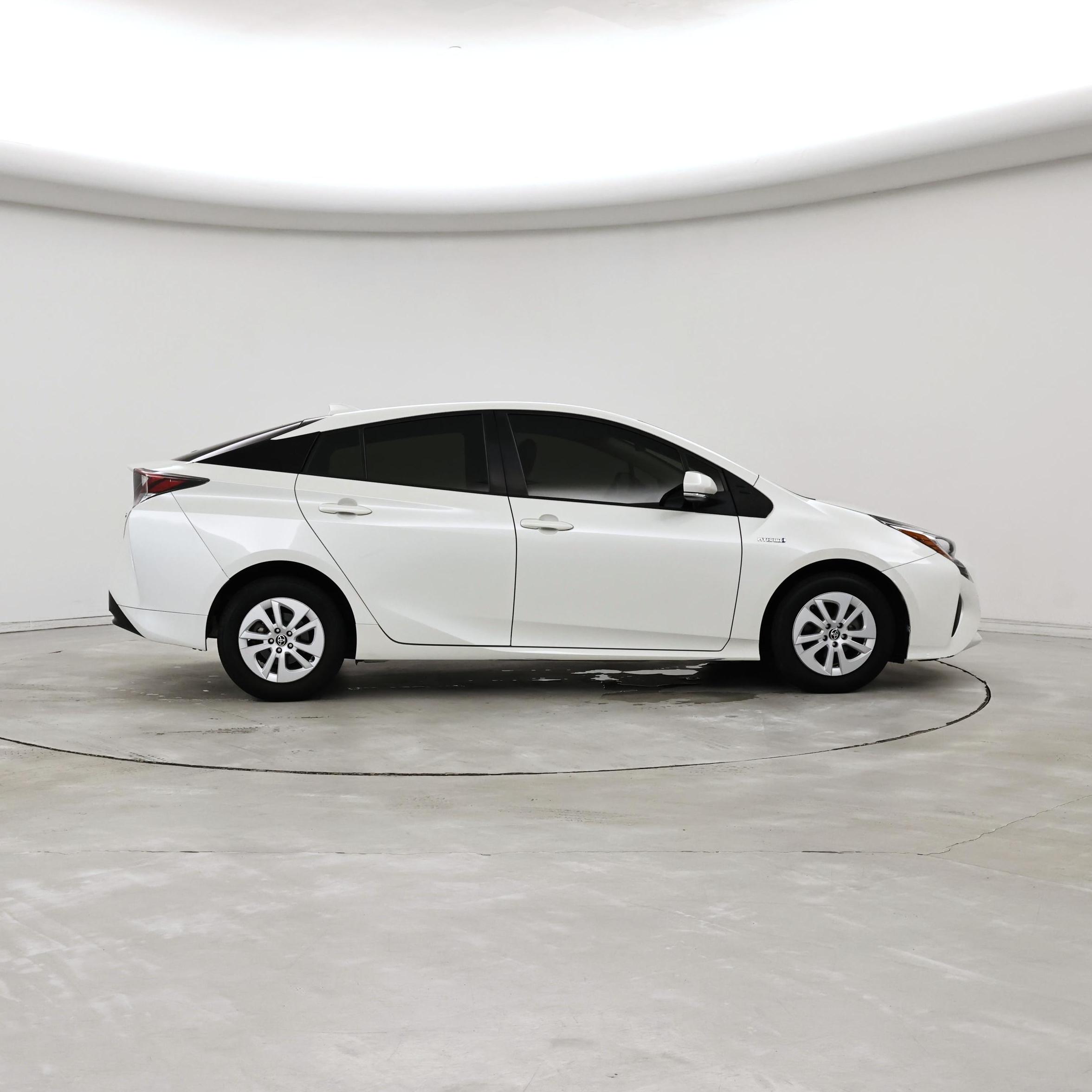 Thumbnail: 2016 Toyota Prius - 7