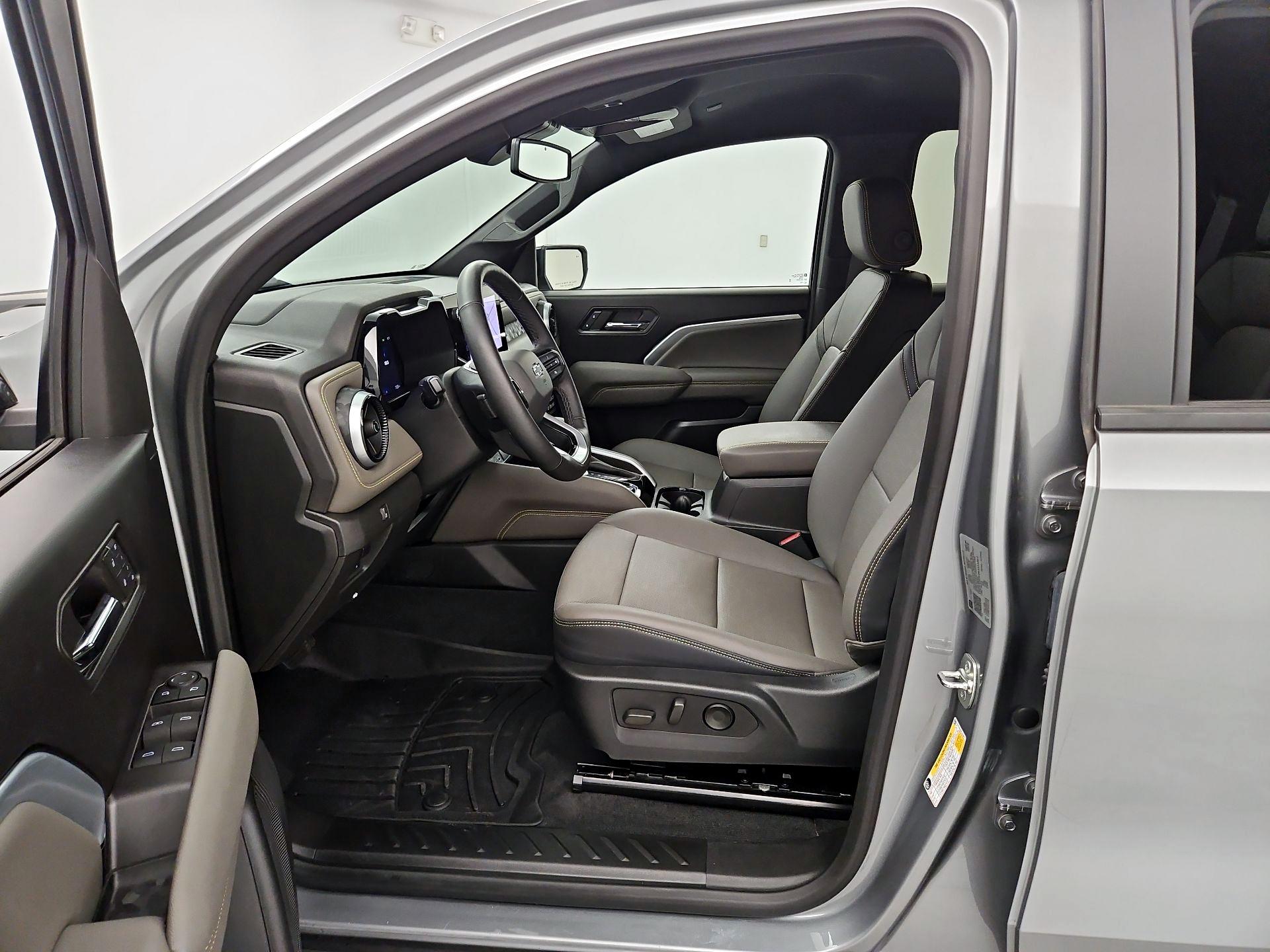 Thumbnail: 2024 Chevrolet Colorado - 11