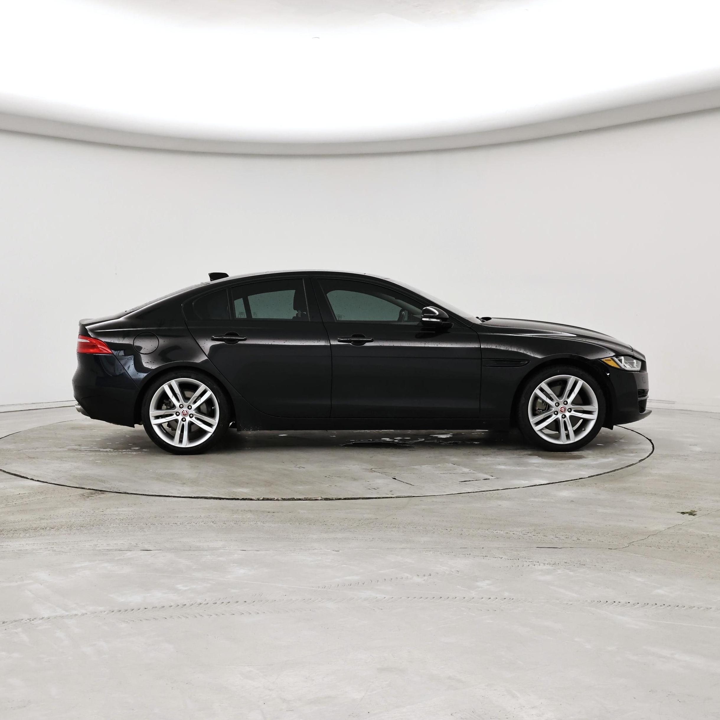 Thumbnail: 2017 Jaguar XE - 7
