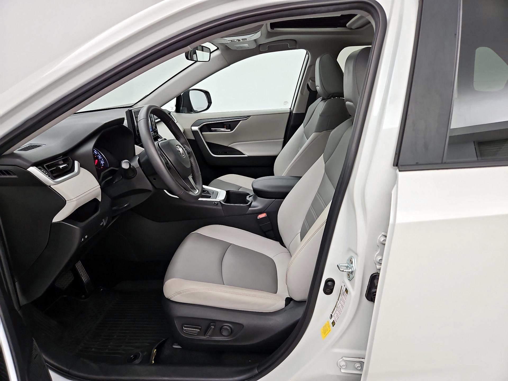 Thumbnail: 2022 Toyota RAV4 - 11