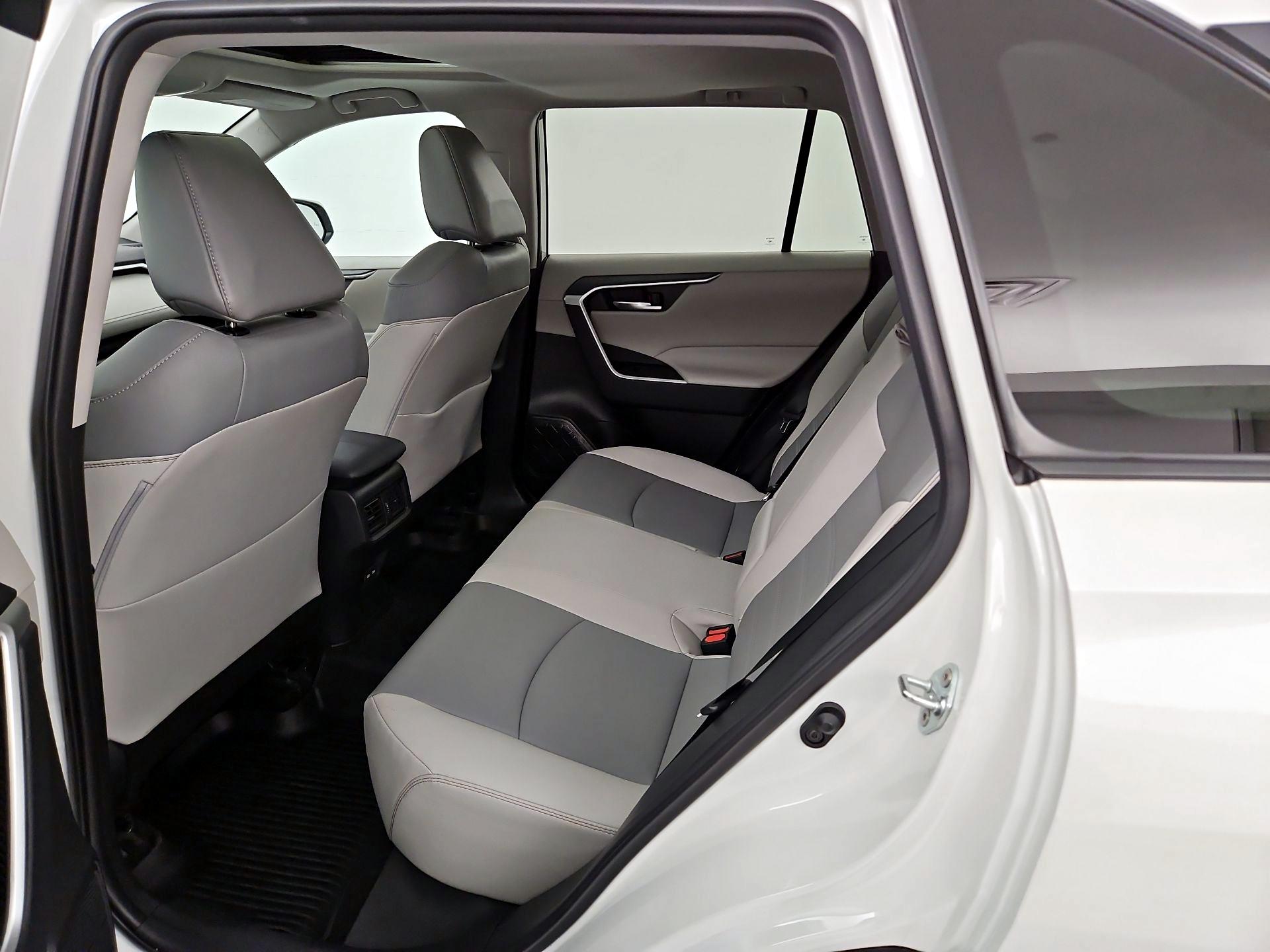Thumbnail: 2022 Toyota RAV4 - 20