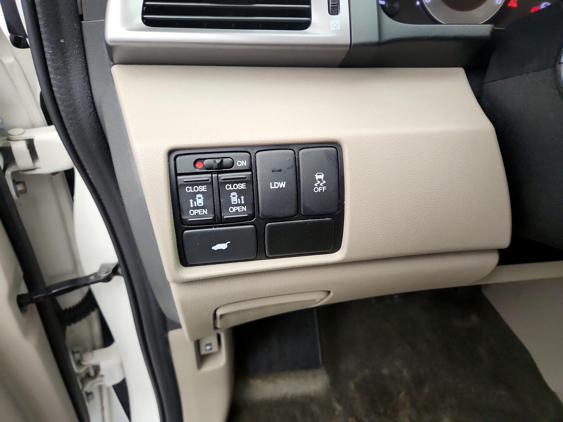 Thumbnail: 2015 Honda Odyssey - 13