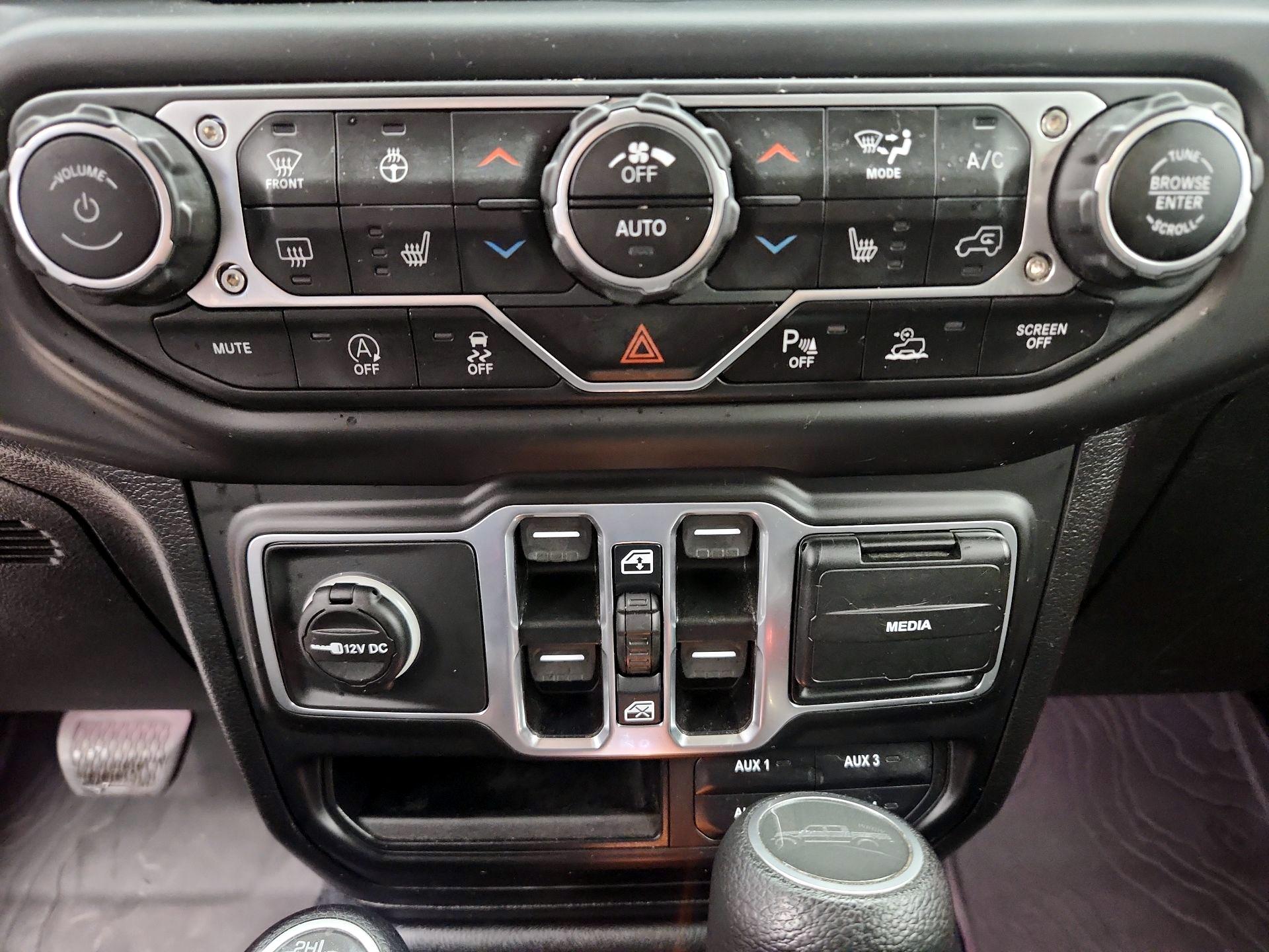 Thumbnail: 2020 Jeep Gladiator - 16