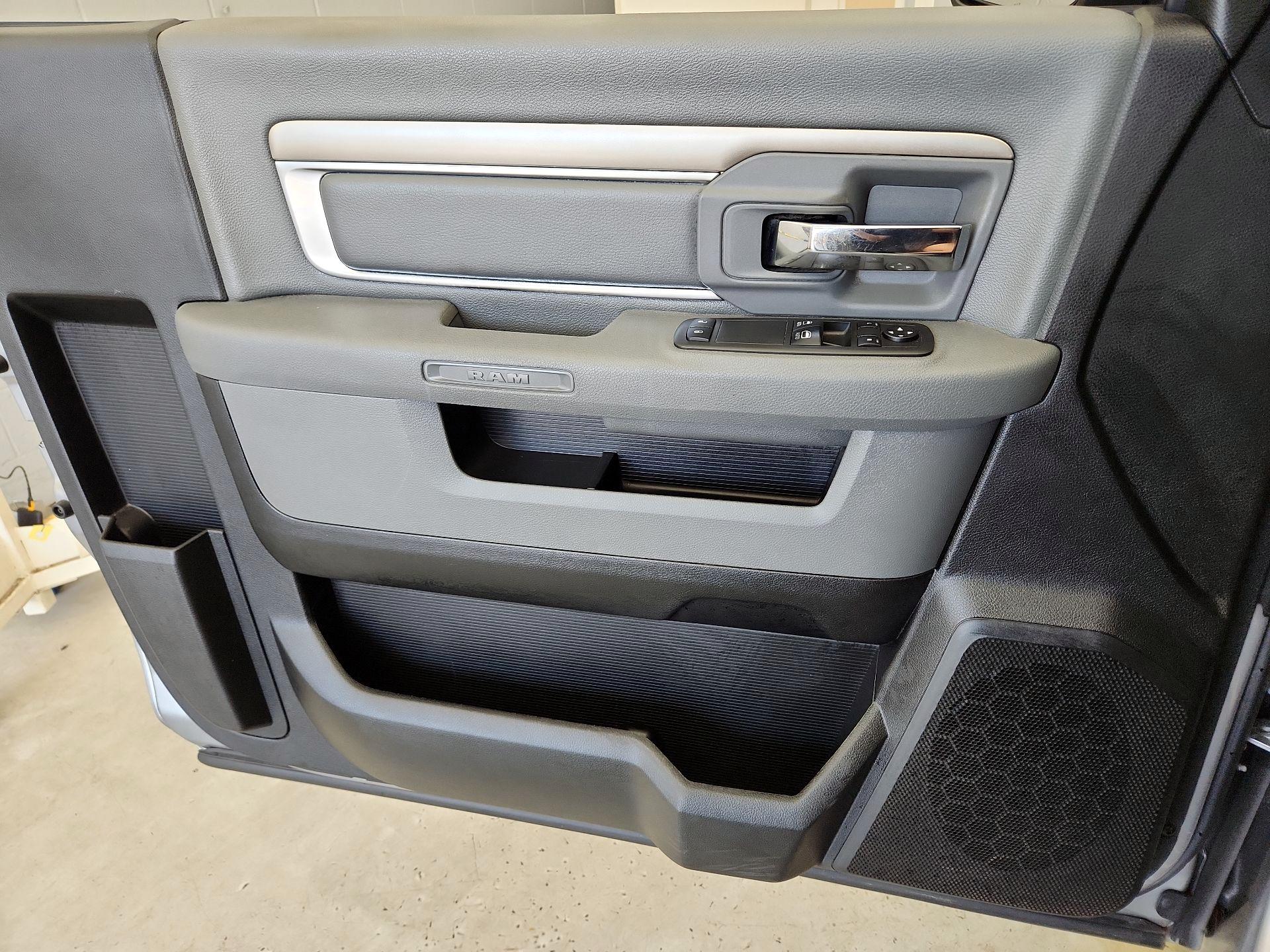 Thumbnail: 2021 RAM 1500 Classic - 10