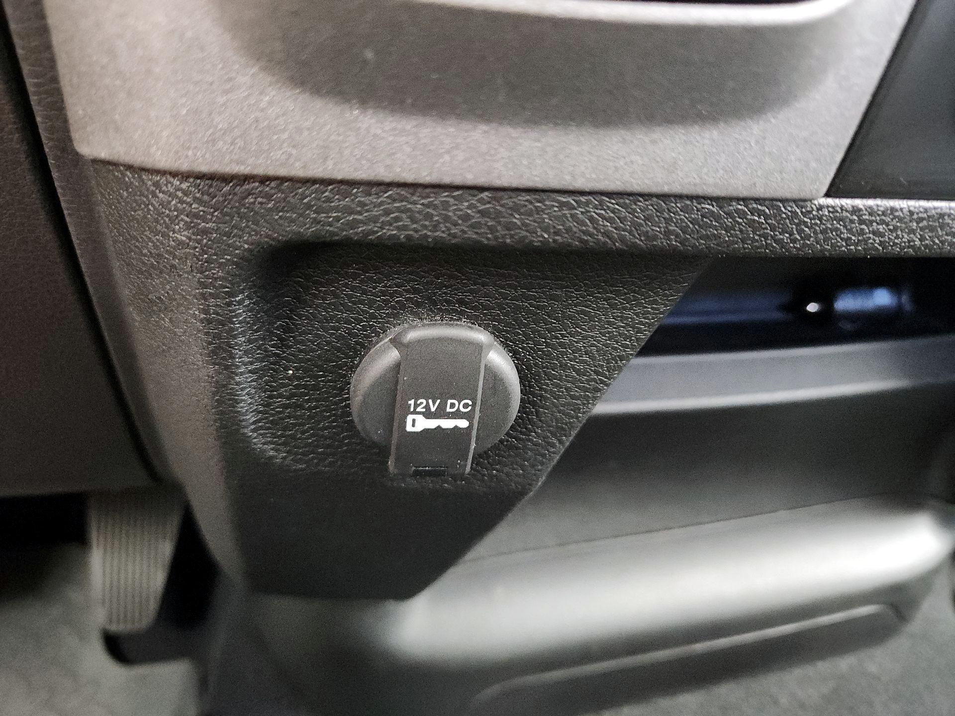 Thumbnail: 2021 RAM 1500 Classic - 16