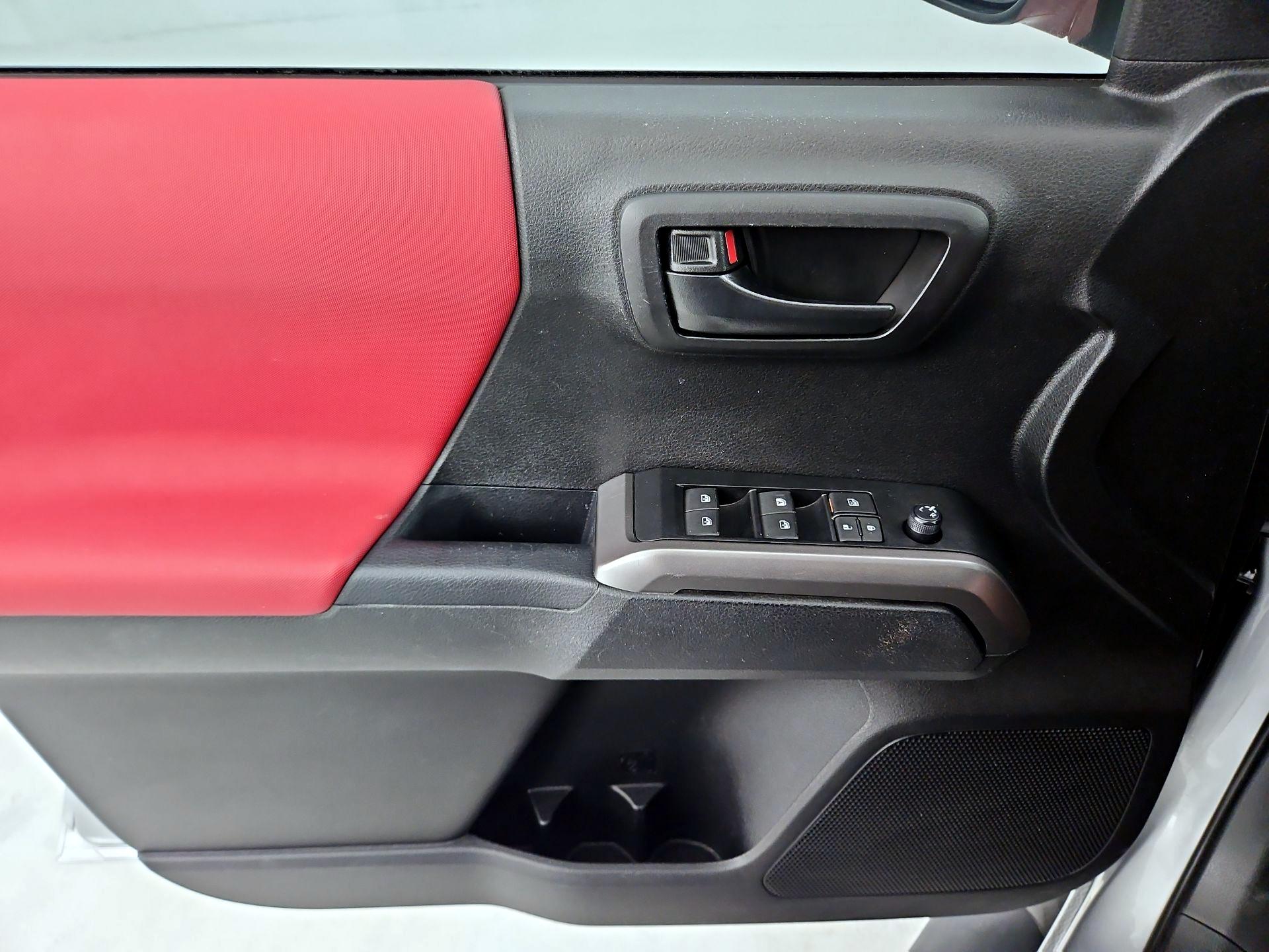 Thumbnail: 2022 Toyota Tacoma - 12