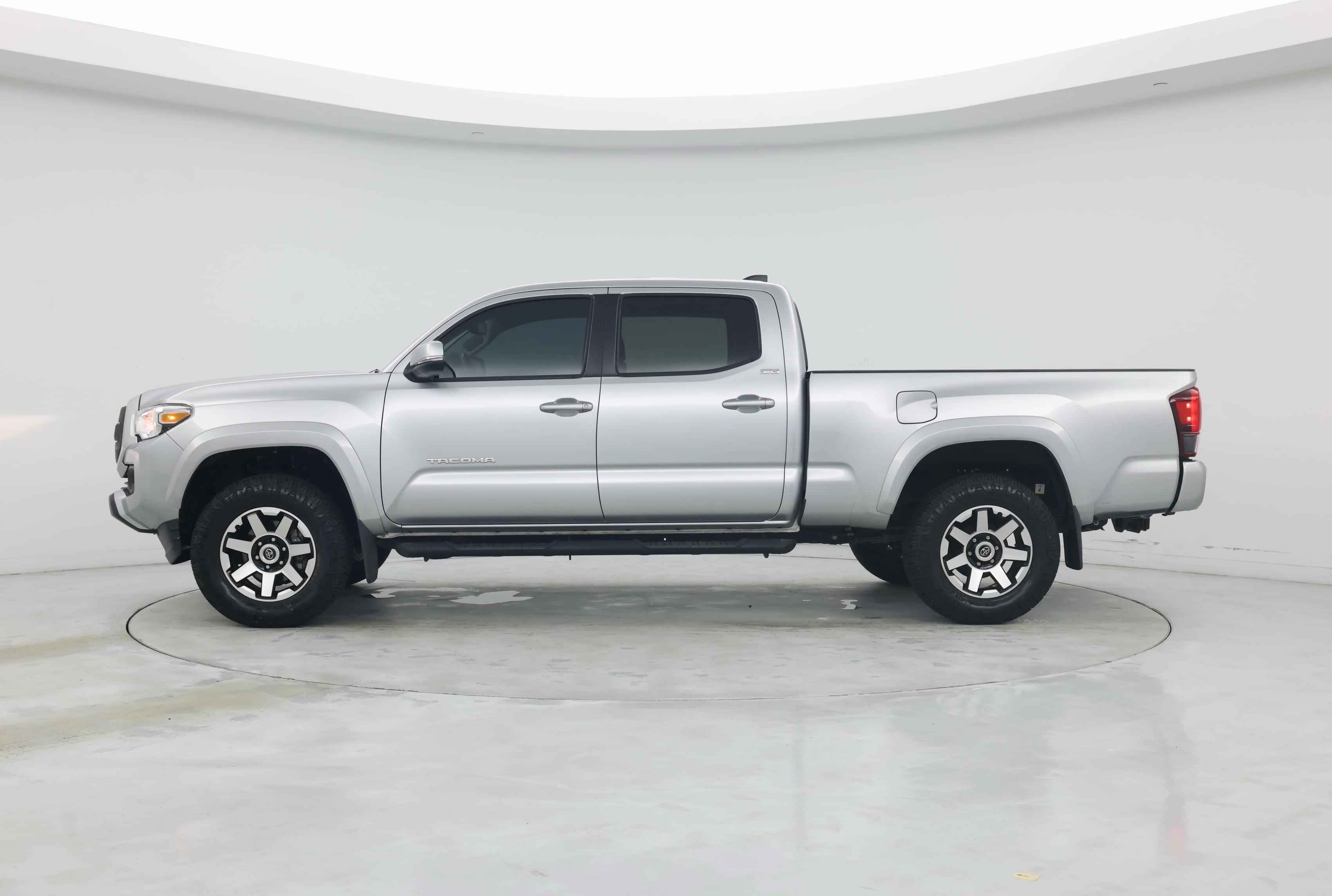 Thumbnail: 2022 Toyota Tacoma - 3
