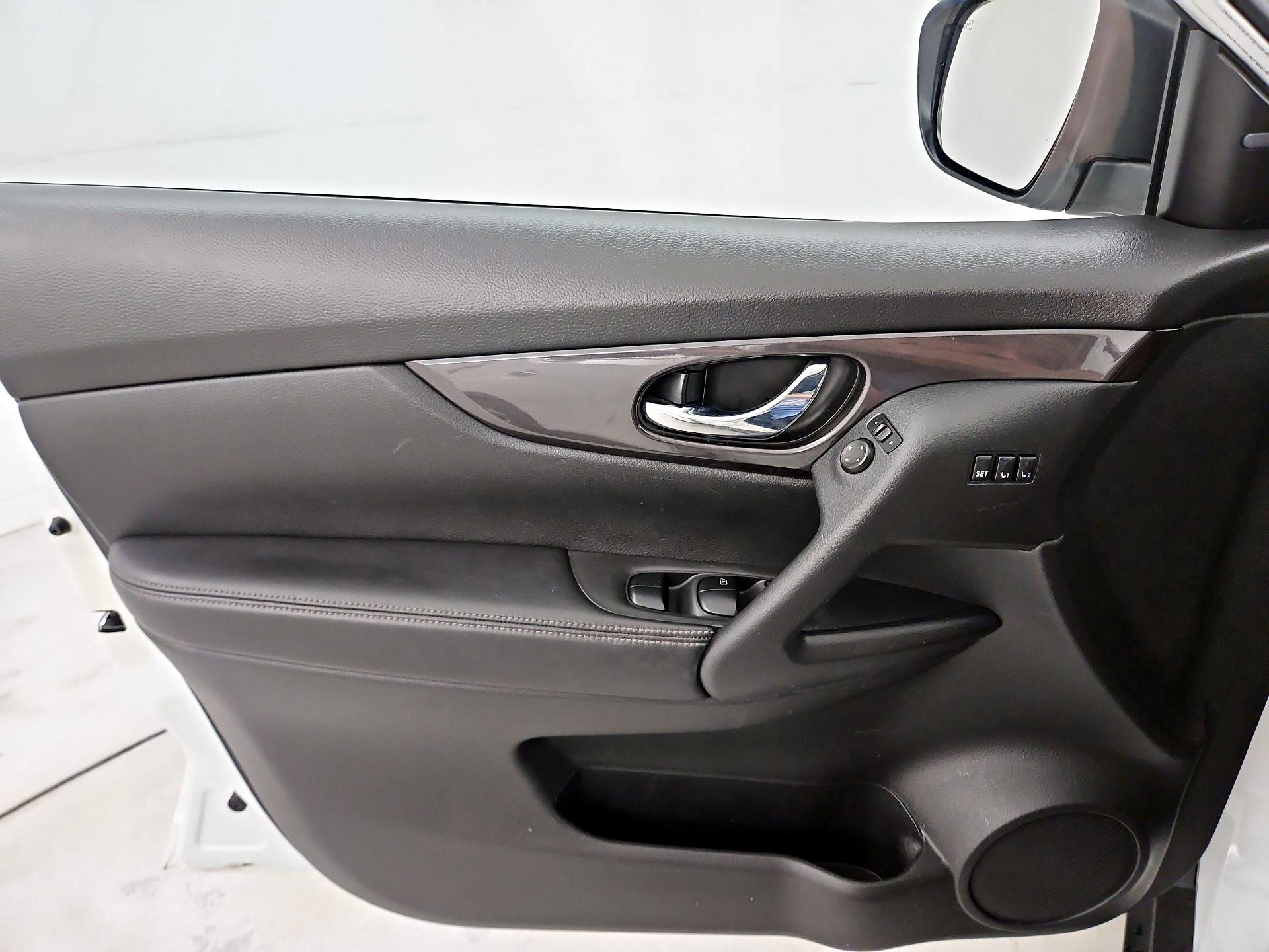 Thumbnail: 2019 Nissan Rogue - 12