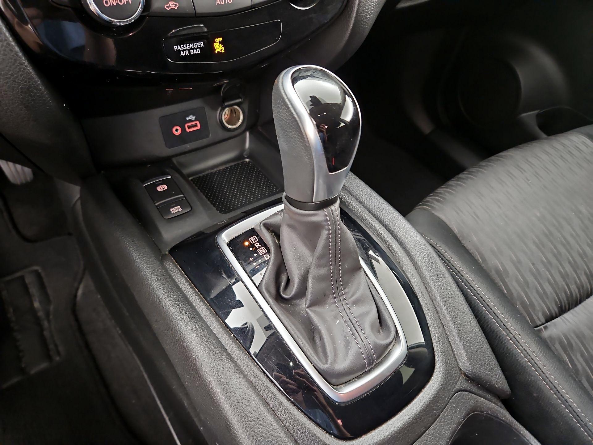 Thumbnail: 2019 Nissan Rogue - 18