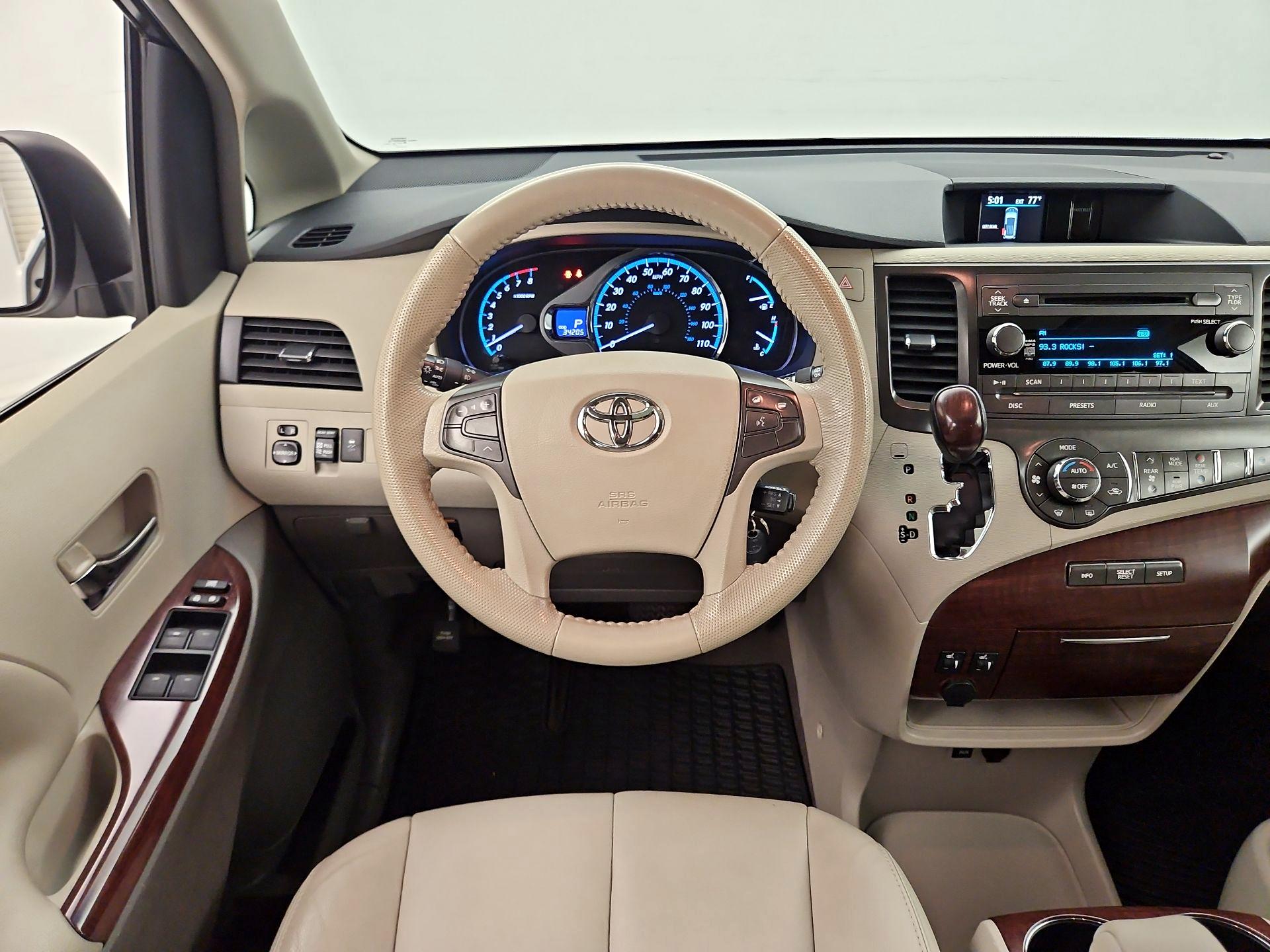 Thumbnail: 2014 Toyota Sienna - 10