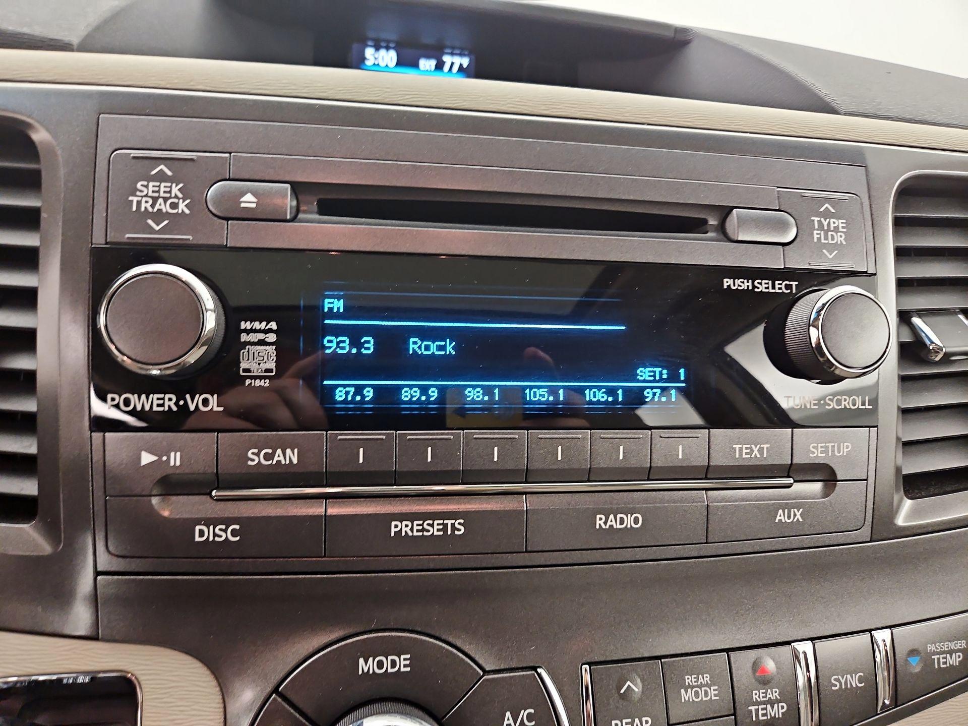 Thumbnail: 2014 Toyota Sienna - 15