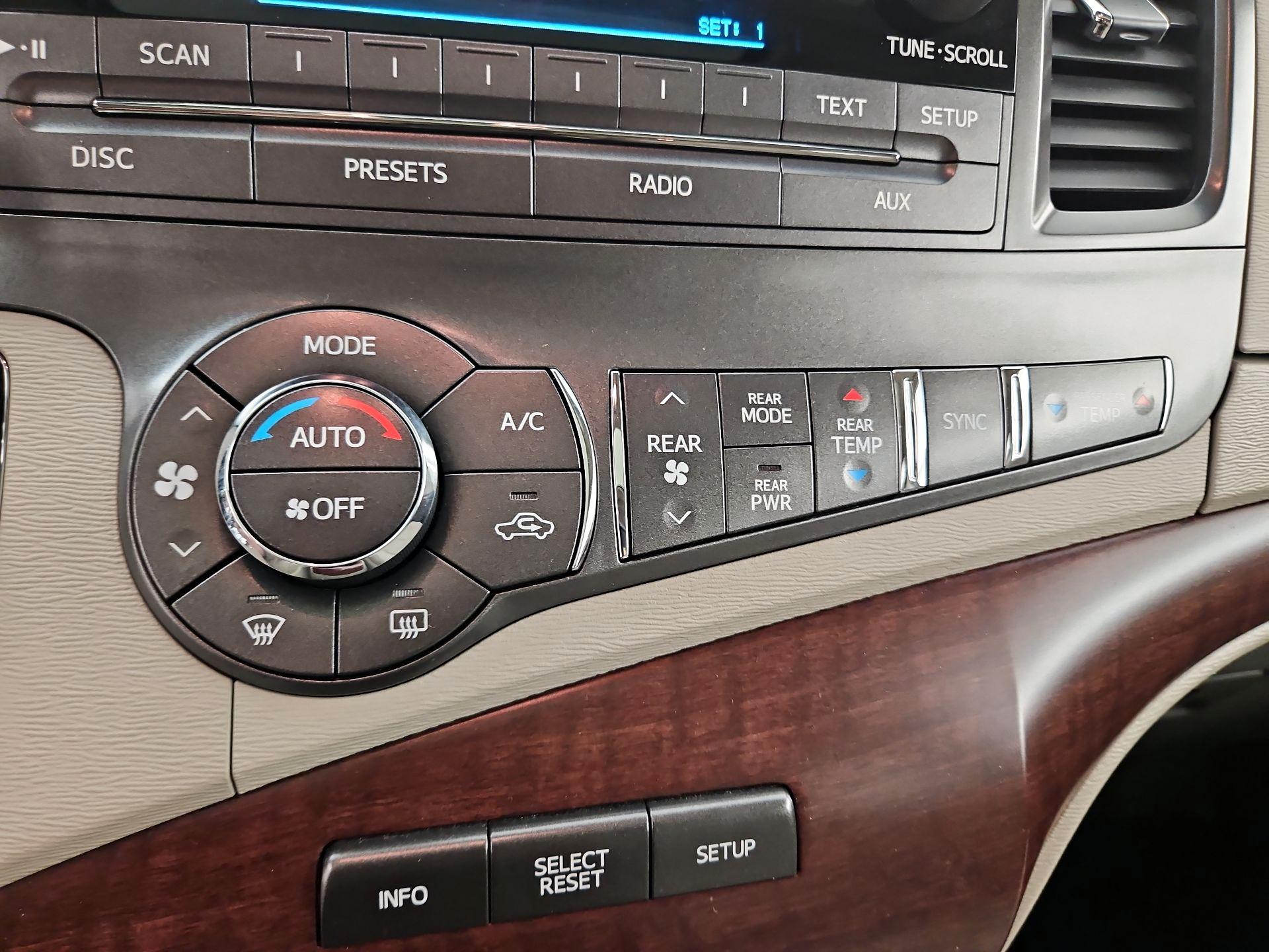 Thumbnail: 2014 Toyota Sienna - 16