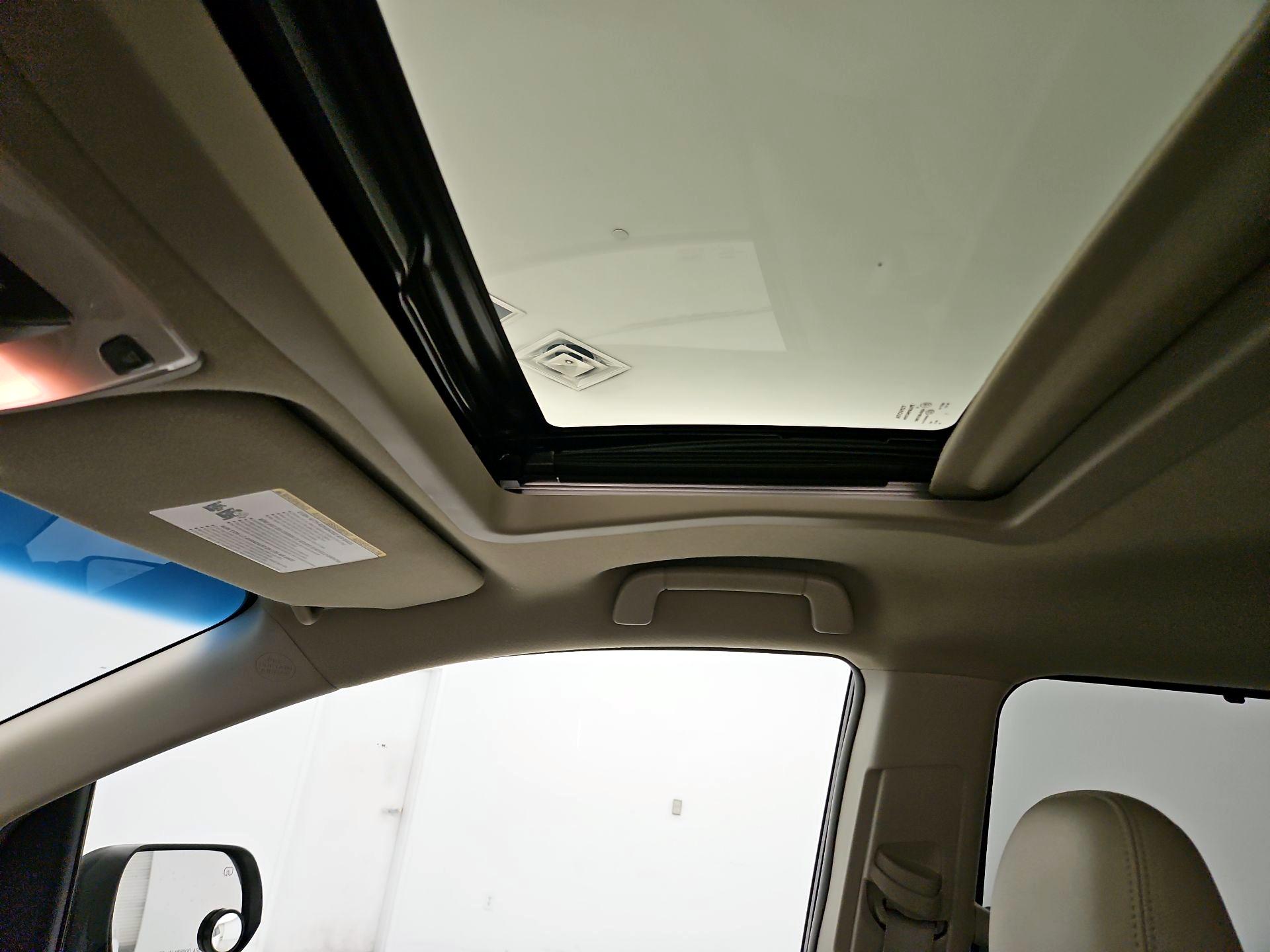 Thumbnail: 2014 Toyota Sienna - 19