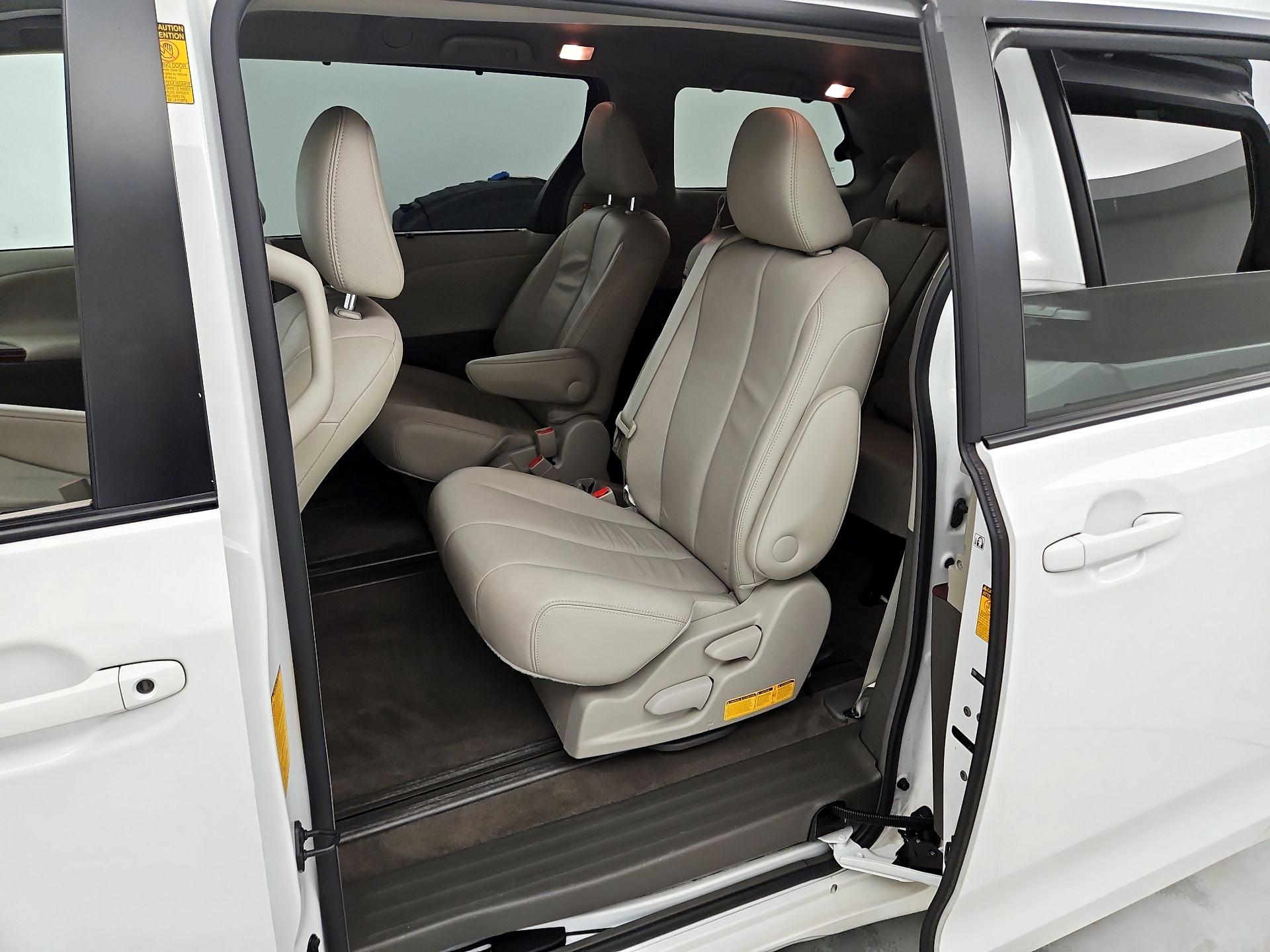 Thumbnail: 2014 Toyota Sienna - 20