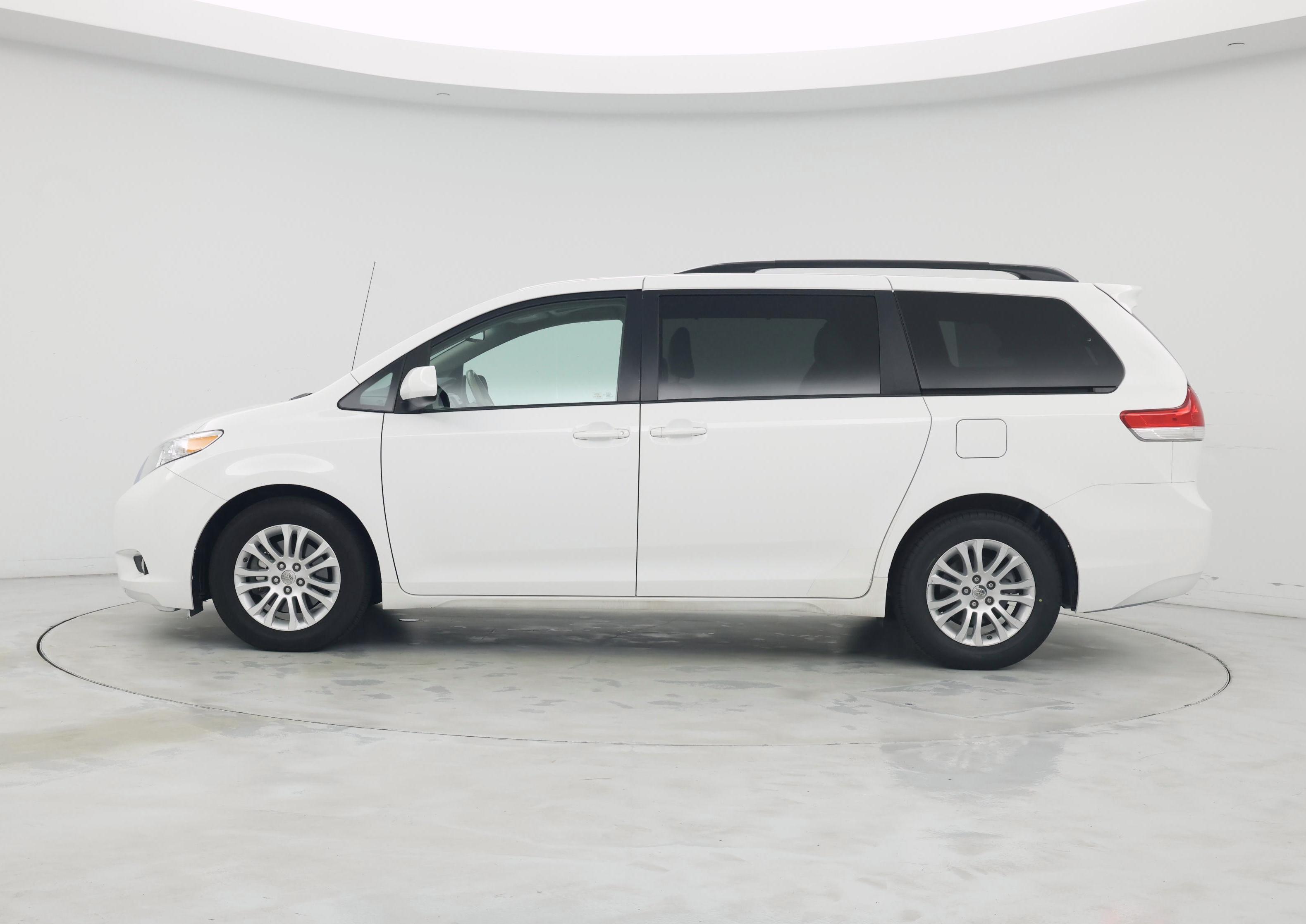 Thumbnail: 2014 Toyota Sienna - 3