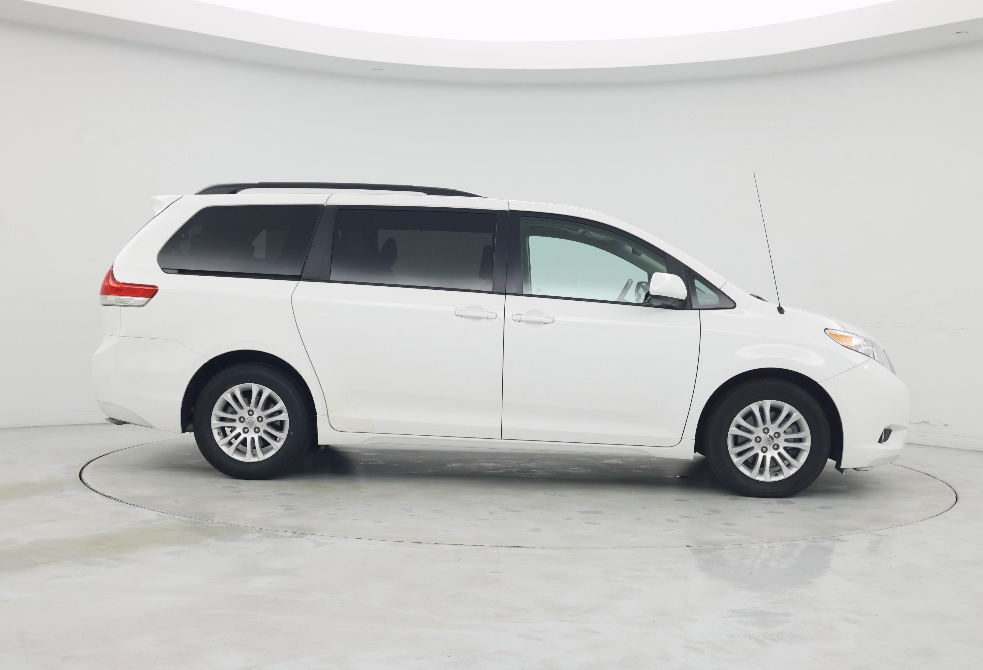 Thumbnail: 2014 Toyota Sienna - 7