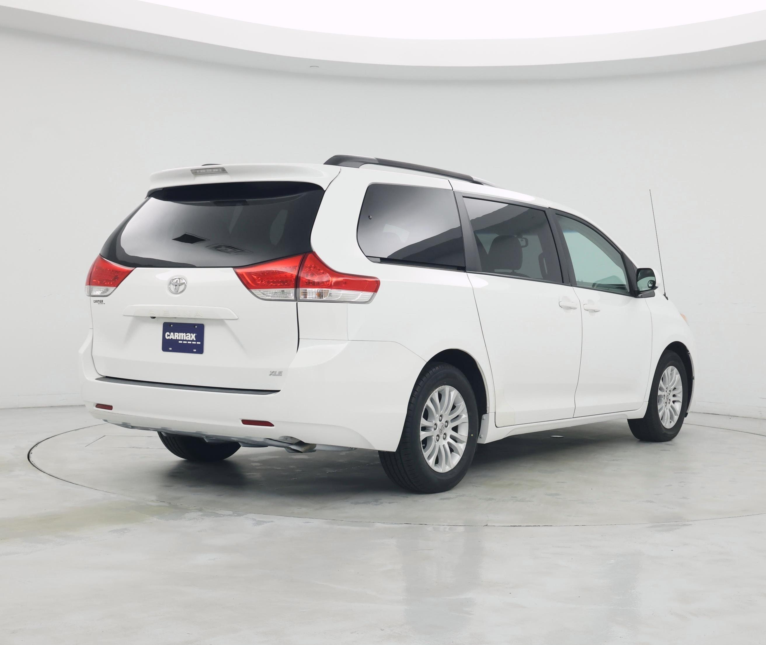 Thumbnail: 2014 Toyota Sienna - 8