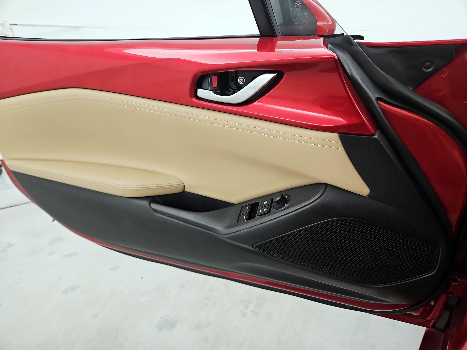 Thumbnail: 2017 Mazda MX-5 Miata - 12