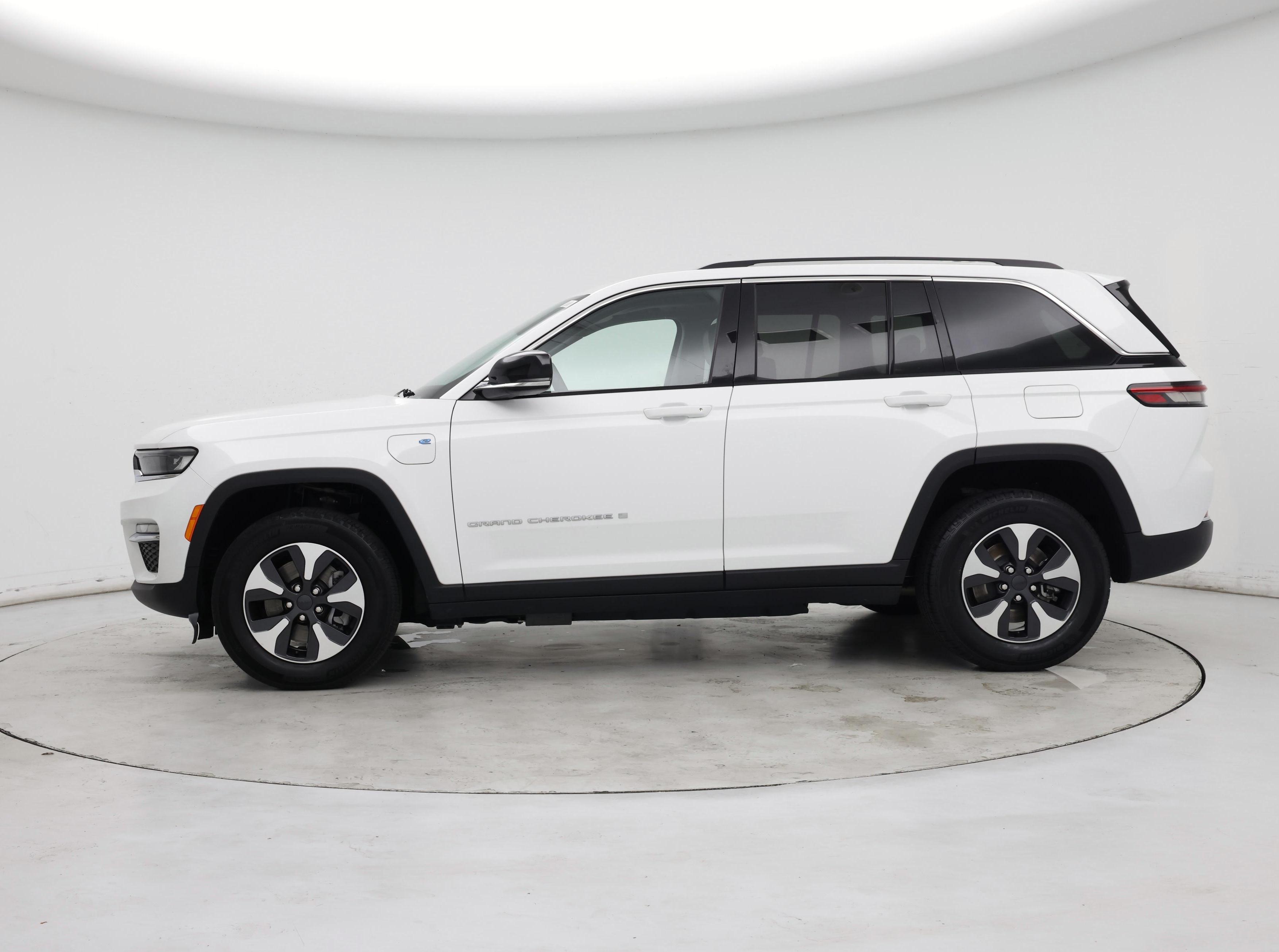 Thumbnail: 2023 Jeep Grand Cherokee - 3
