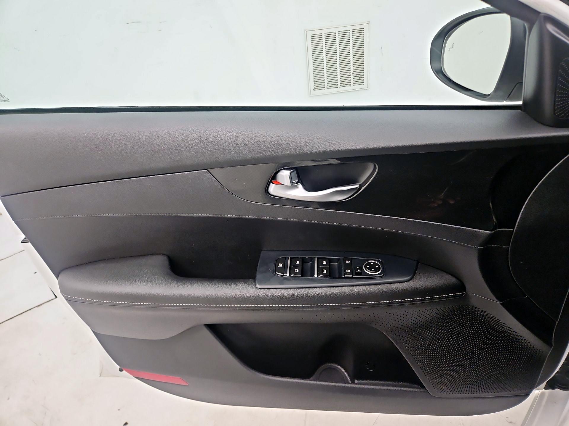 Thumbnail: 2020 Kia Forte - 12