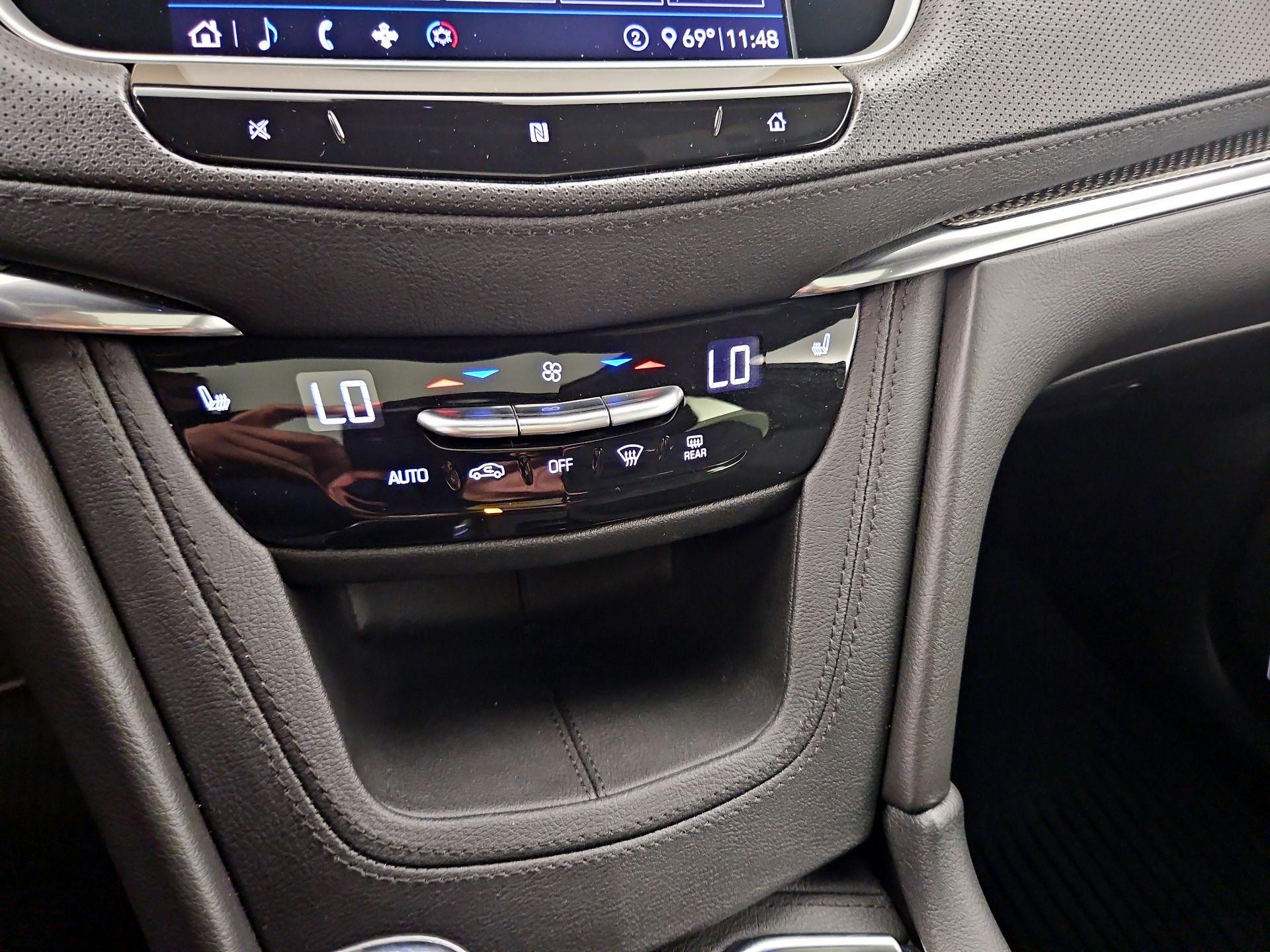 Thumbnail: 2020 Cadillac XT5 - 16