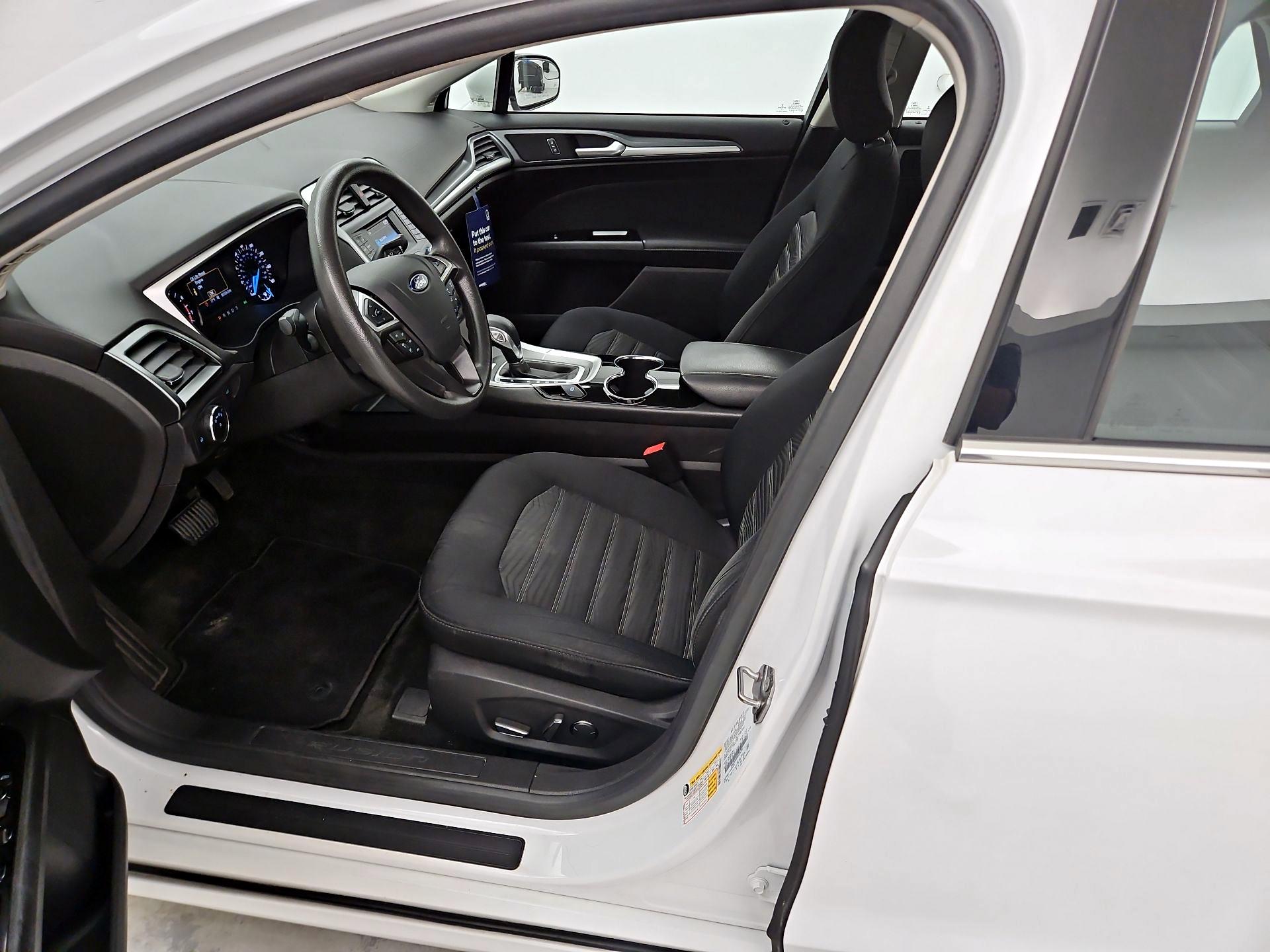 Thumbnail: 2016 Ford Fusion - 11