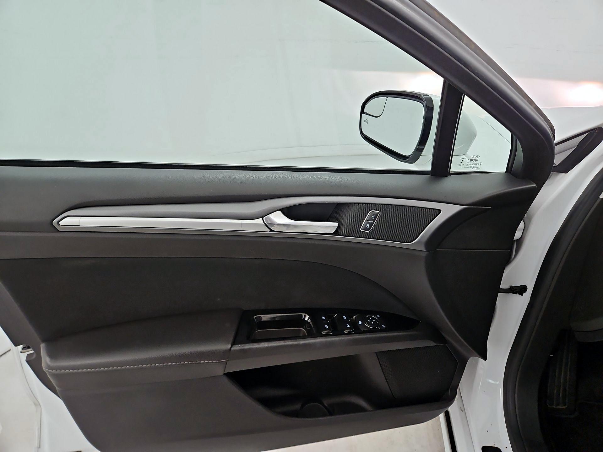 Thumbnail: 2016 Ford Fusion - 12